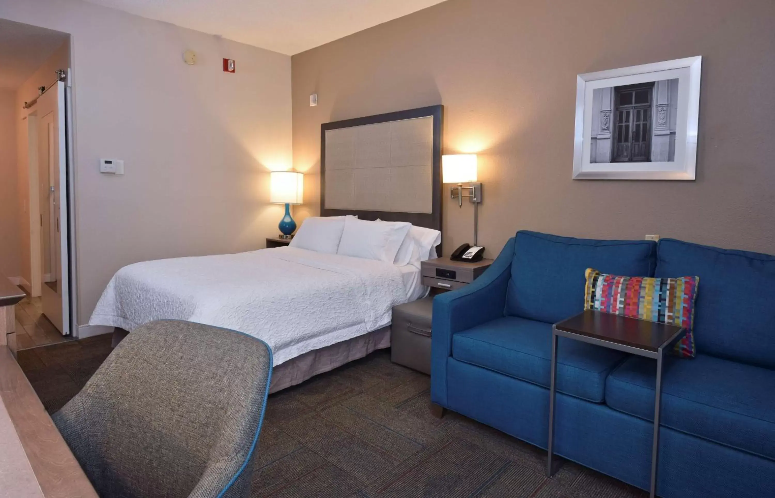 Living room, Bed in Hampton Inn Madison Living room, Bed in Hampton Inn Madison