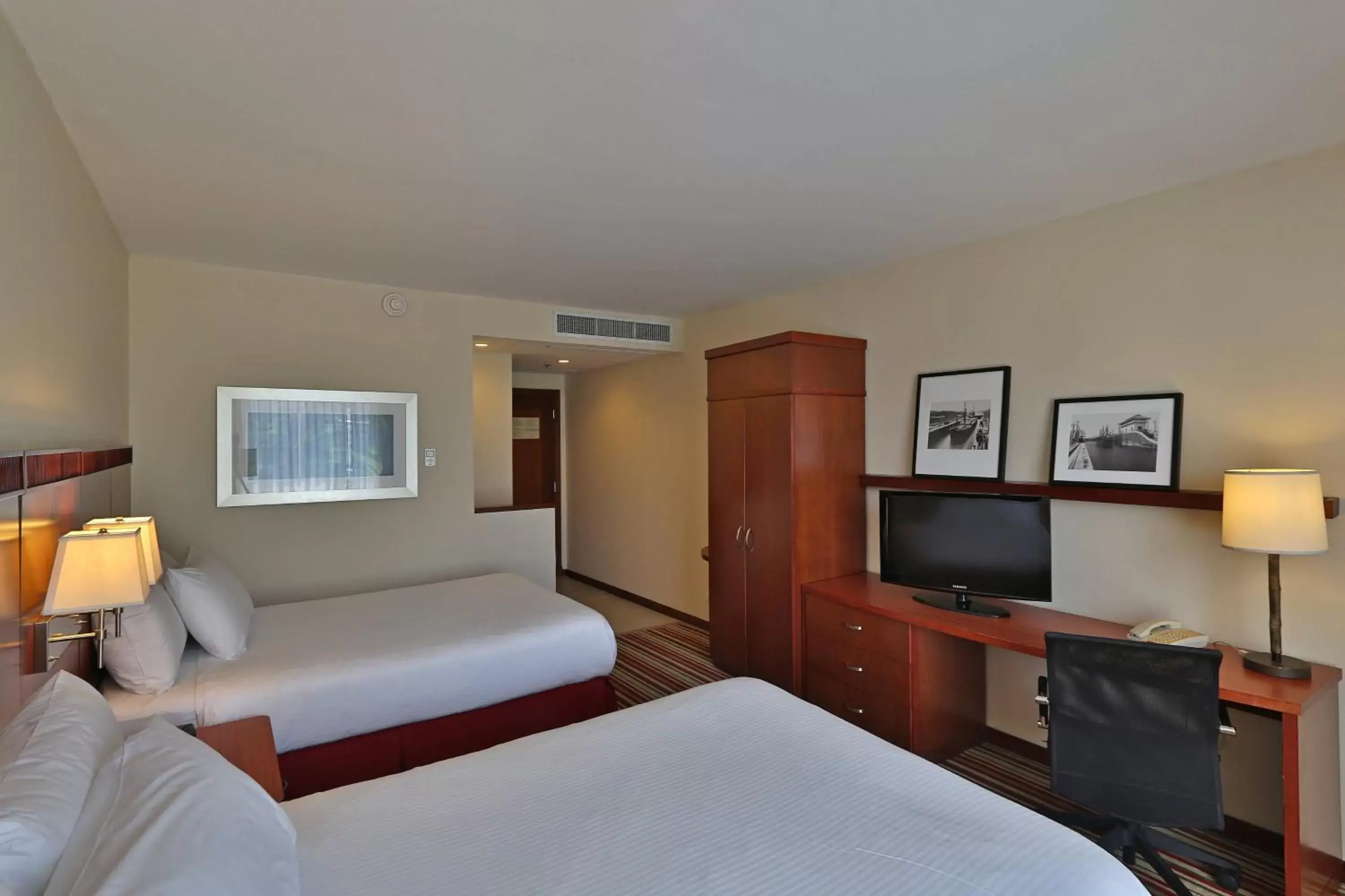 Photo of the whole room in Courtyard by Marriott Panama Multiplaza Mall