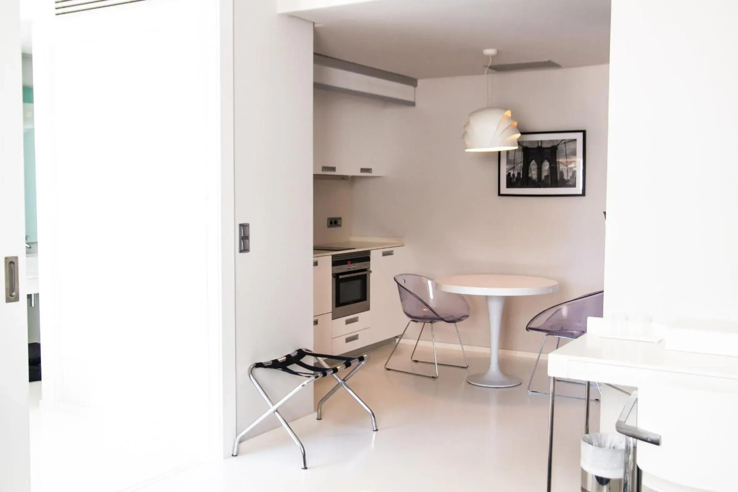 Kitchen or kitchenette, Dining Area in Hotel America Vigo