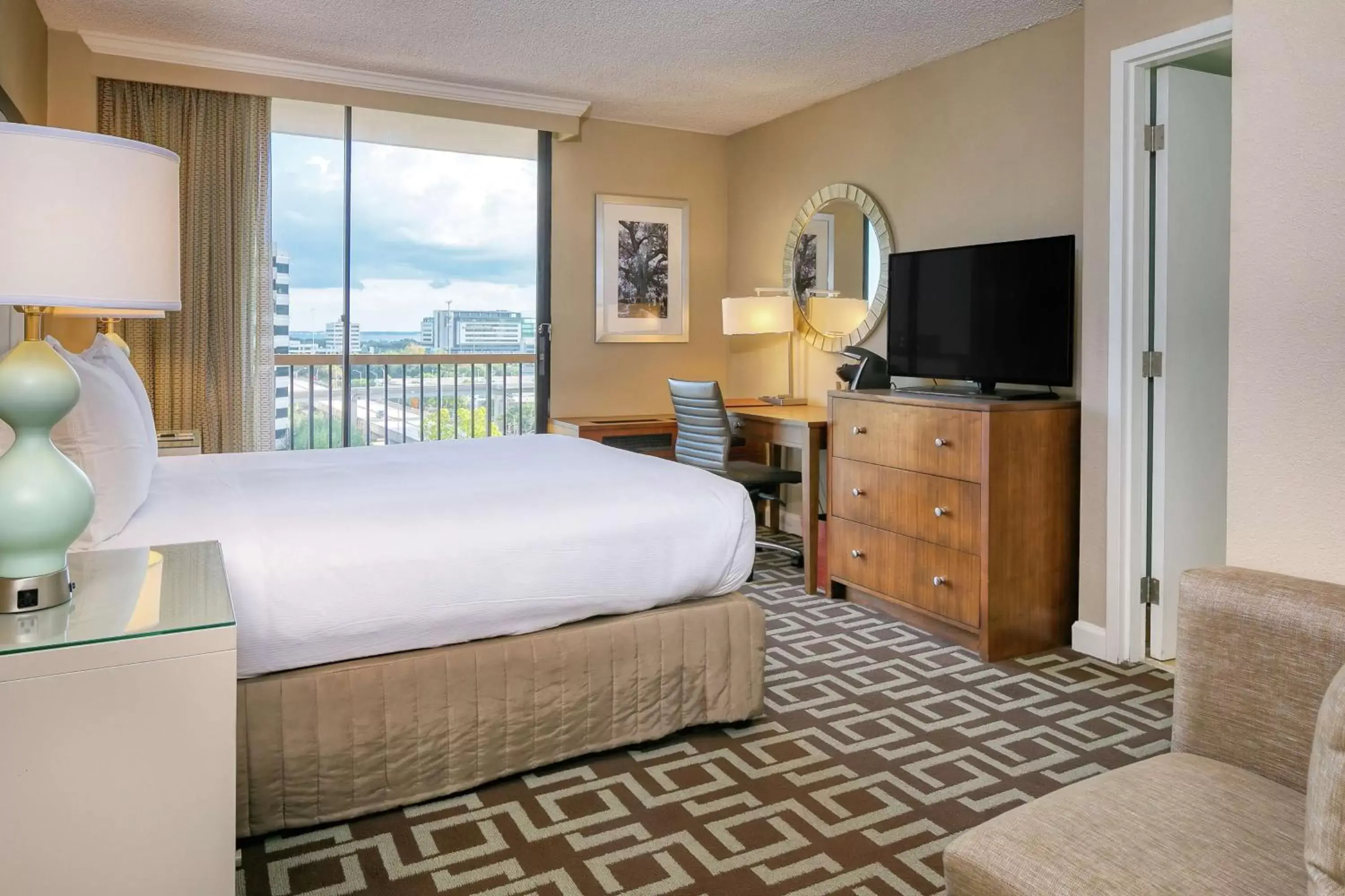 Bedroom in DoubleTree by Hilton Jacksonville Riverfront, FL