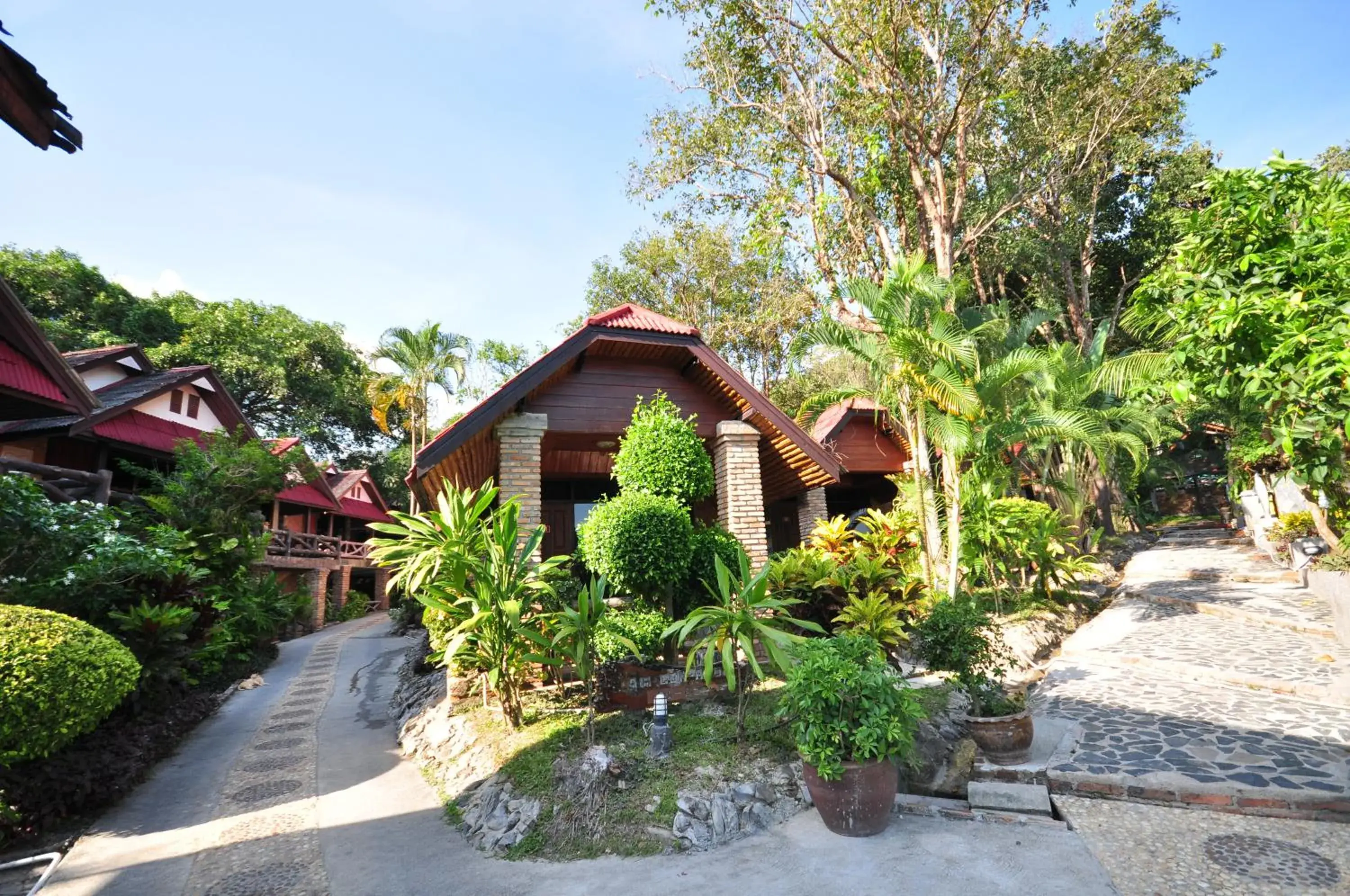 Garden, Property Building in Railay Viewpoint Resort