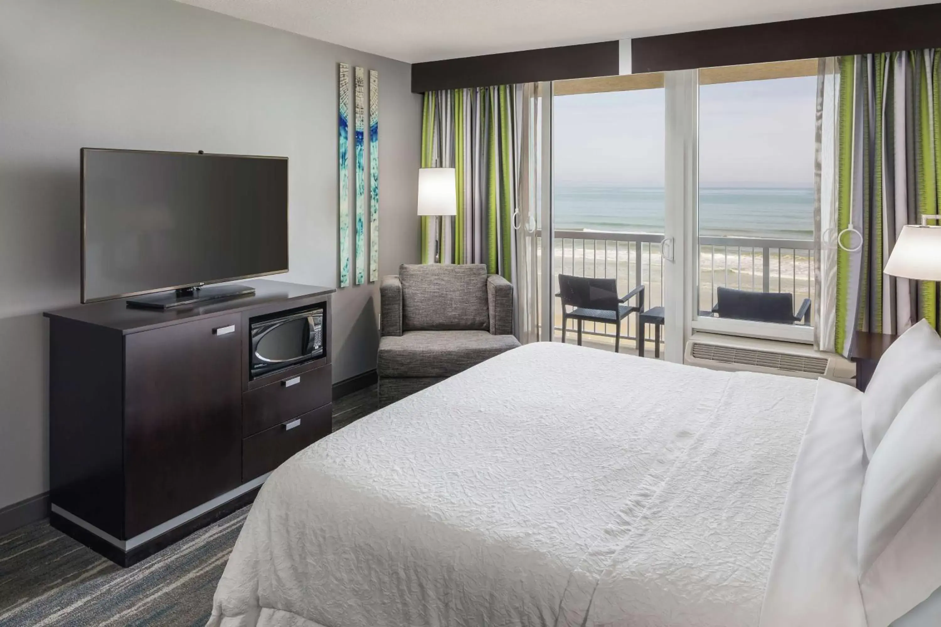 Photo of the whole room, Sea View in Hampton Inn Daytona Beach/Beachfront
