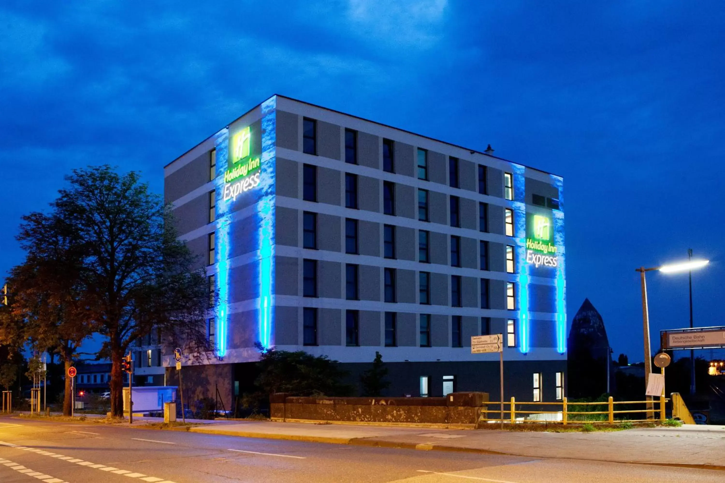 Property Building in Holiday Inn Express - Darmstadt, an IHG Hotel