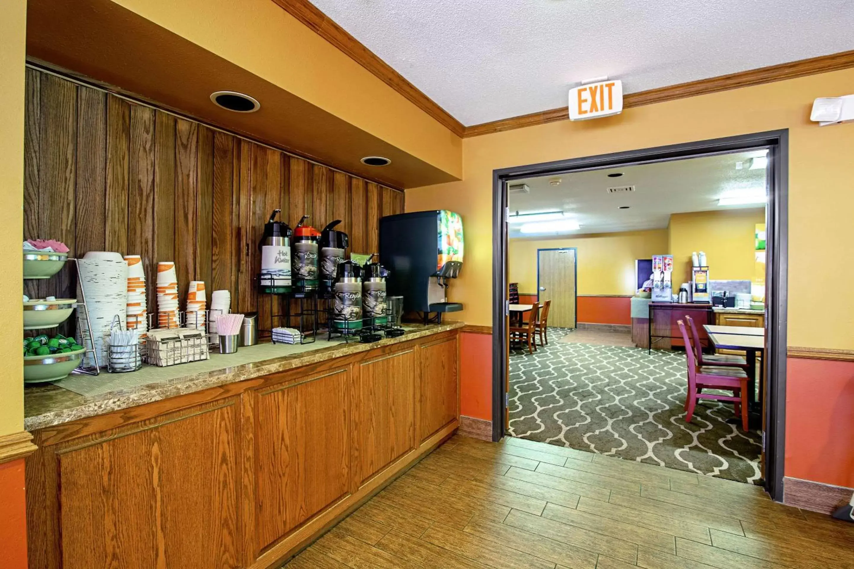 Restaurant/Places to Eat in Quality Inn Huron