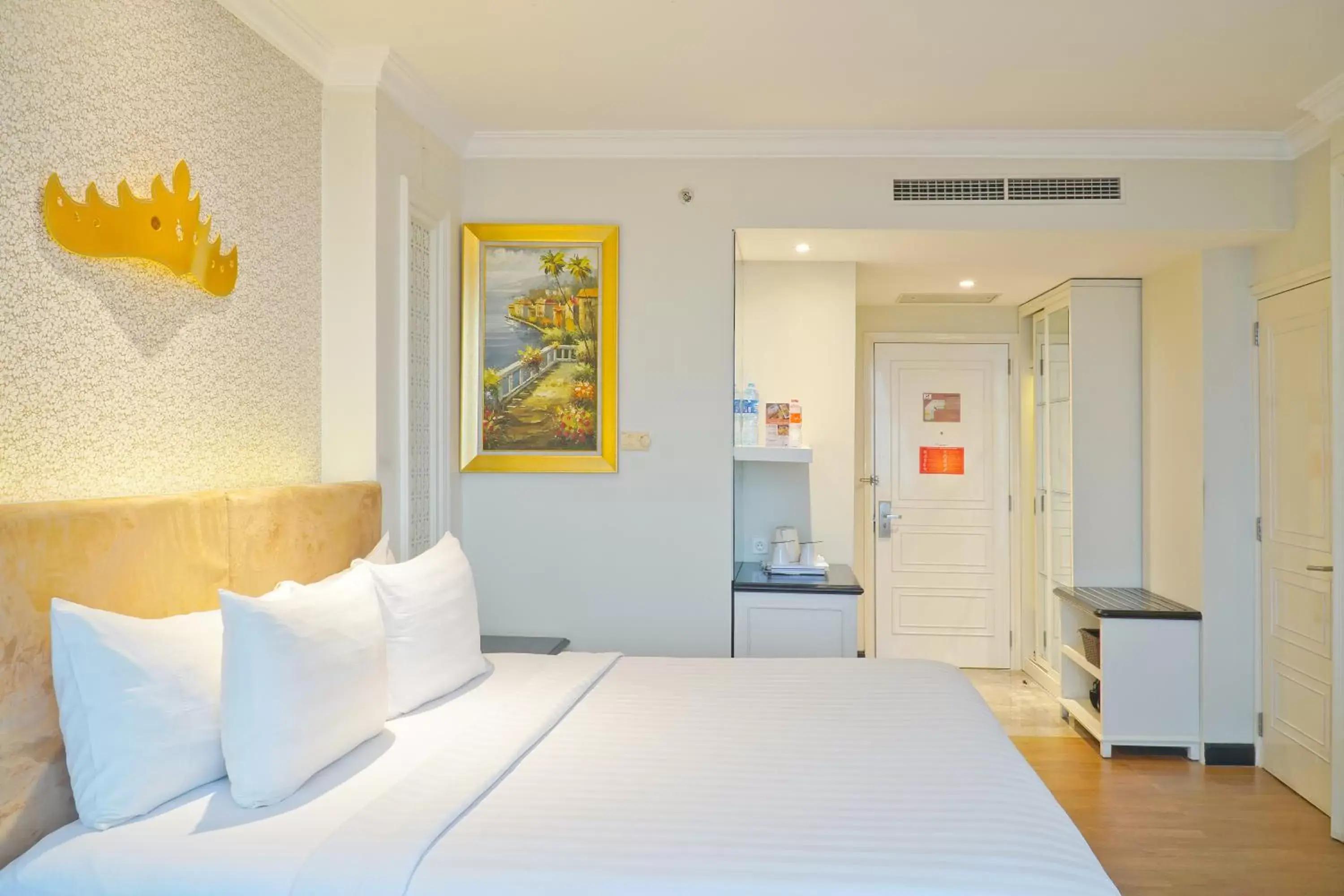 Bedroom, Bed in Swiss-Belhotel Lampung