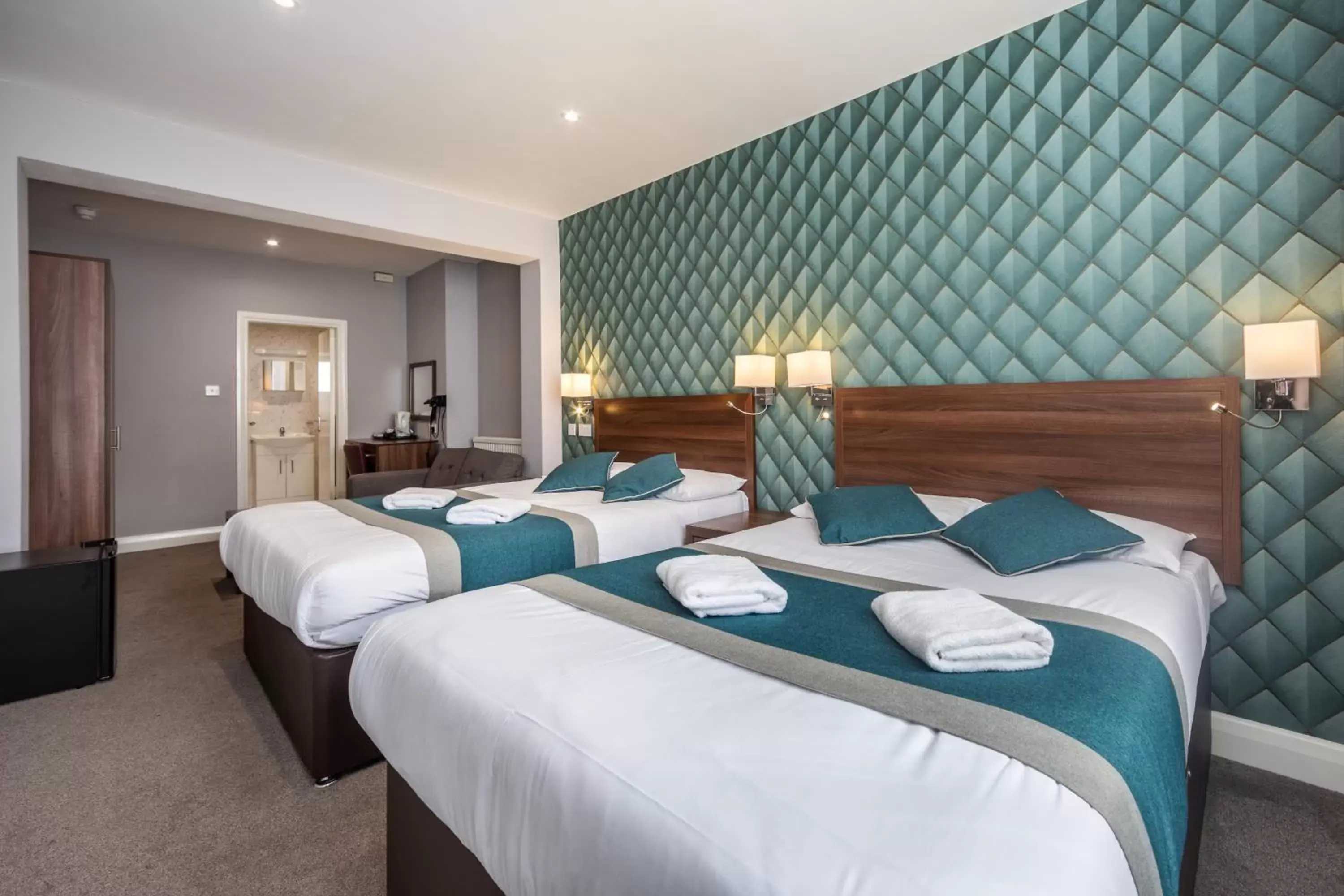 Bed in King Solomon Hotel- Golders Green
