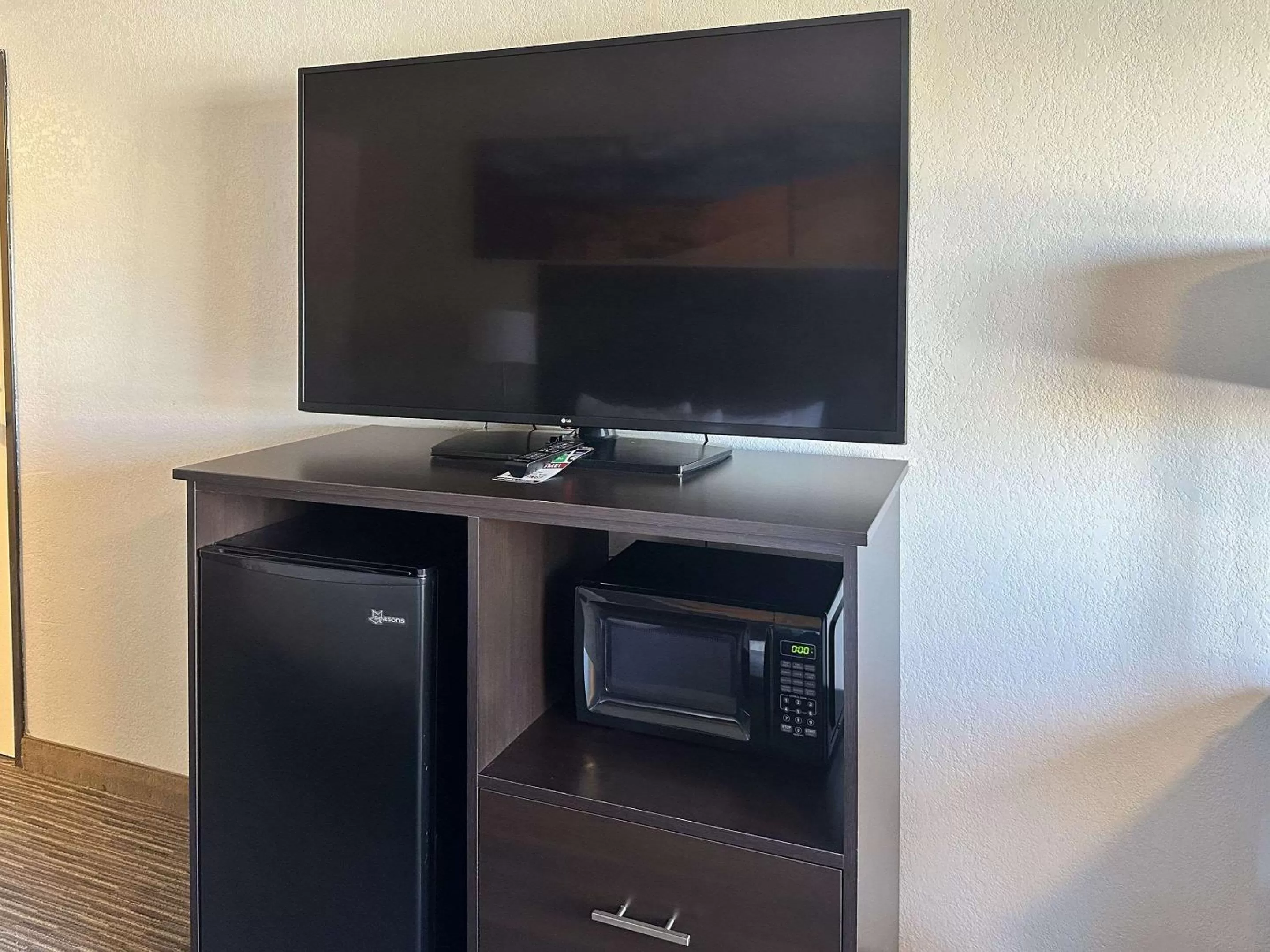 Bedroom in Clarion Pointe Winslow I-40