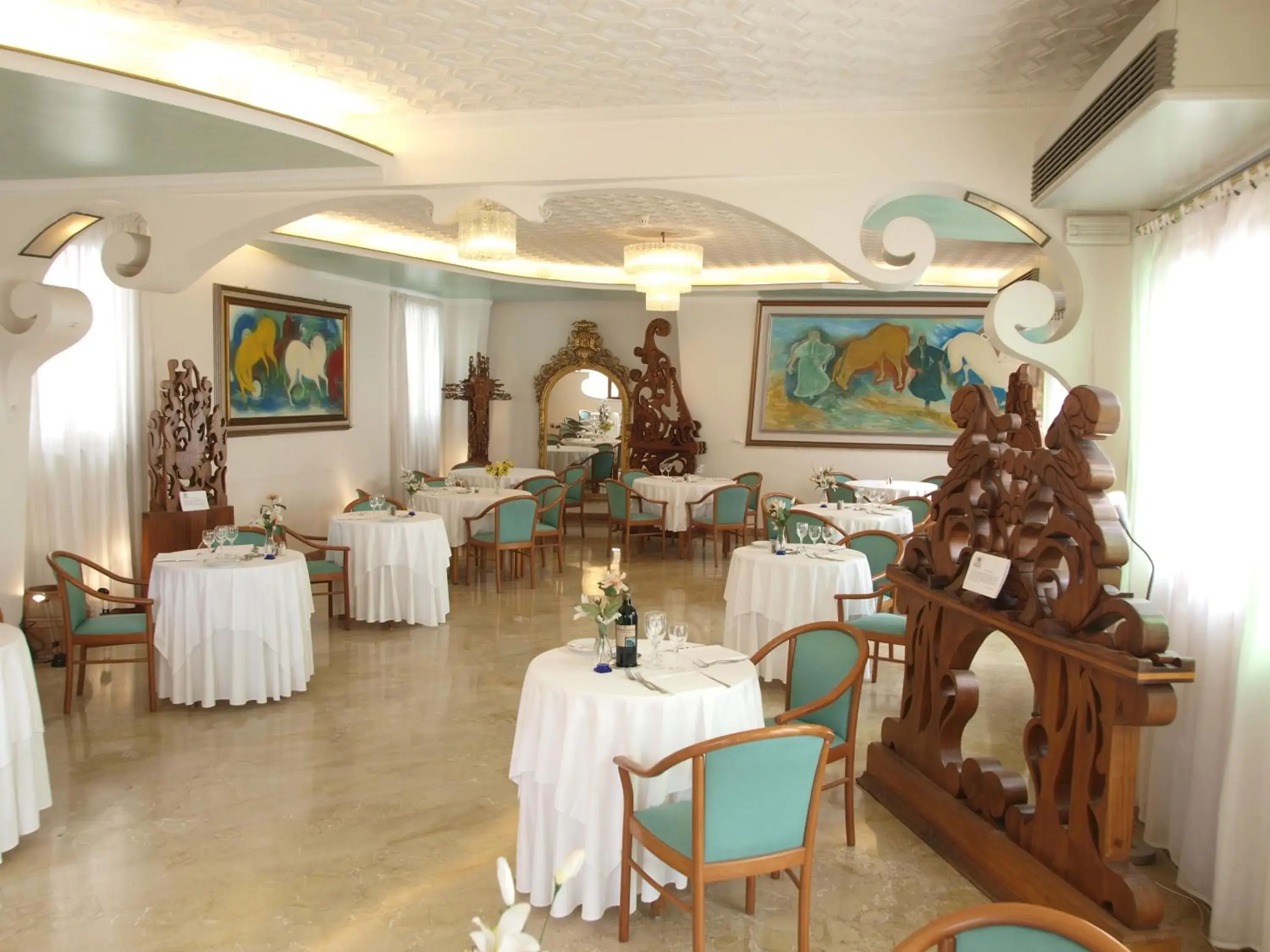 Restaurant/places to eat in Hotel Vello d'Oro