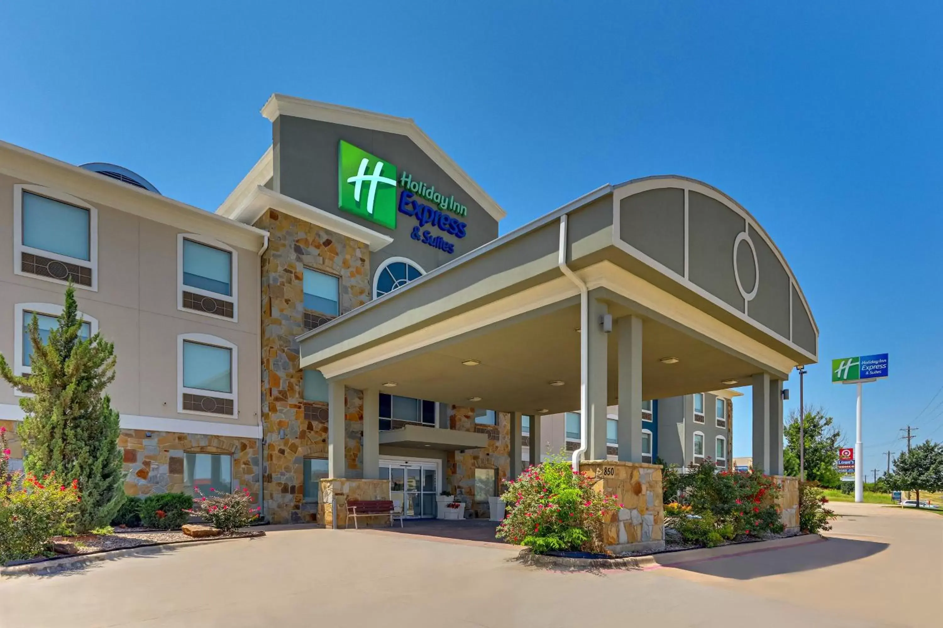 Property Building in Holiday Inn Express Hotel and Suites Weatherford, an IHG Hotel