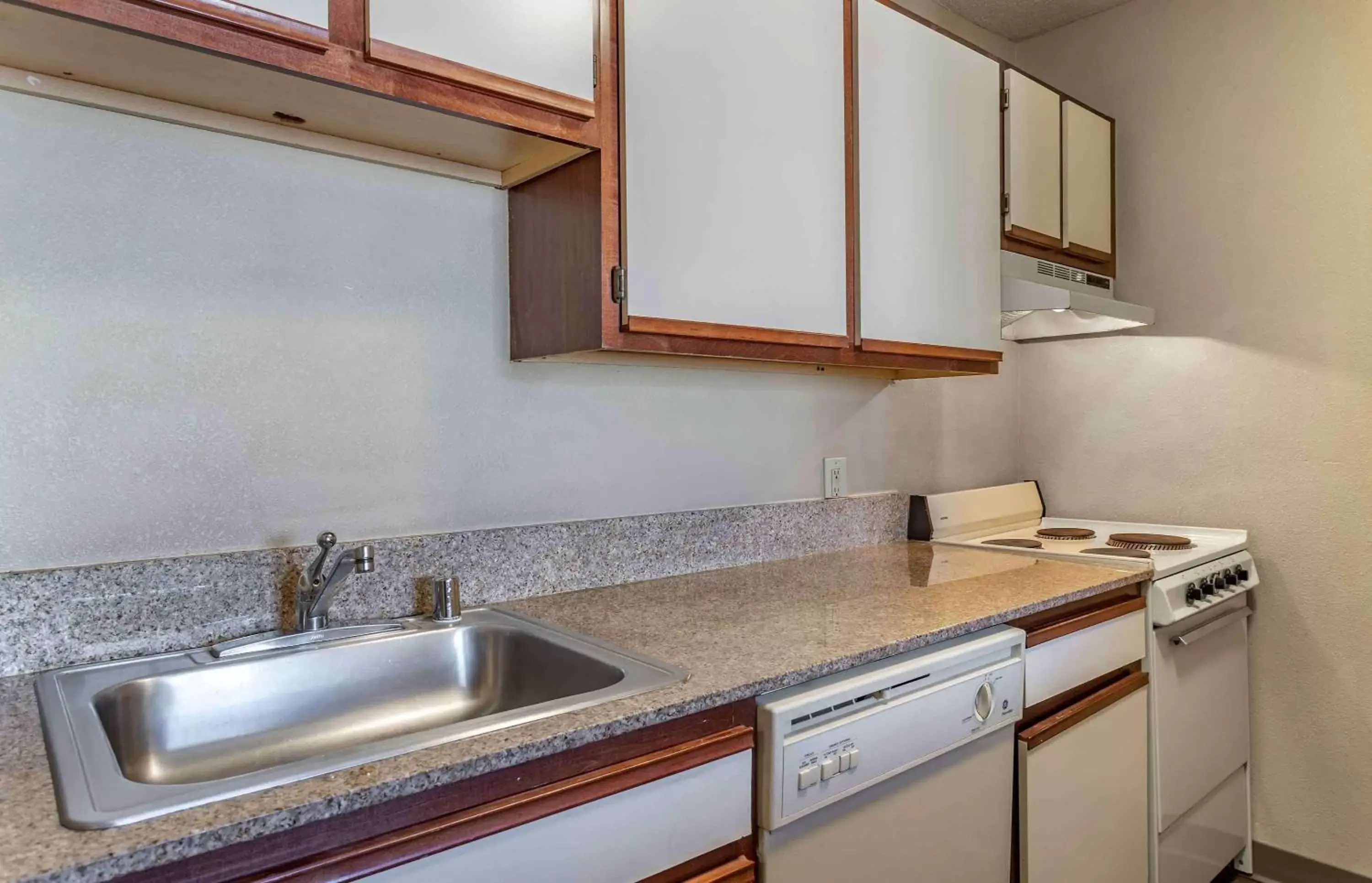 Bedroom, Kitchen/Kitchenette in Extended Stay America Suites - Houston - Westchase - Westheimer