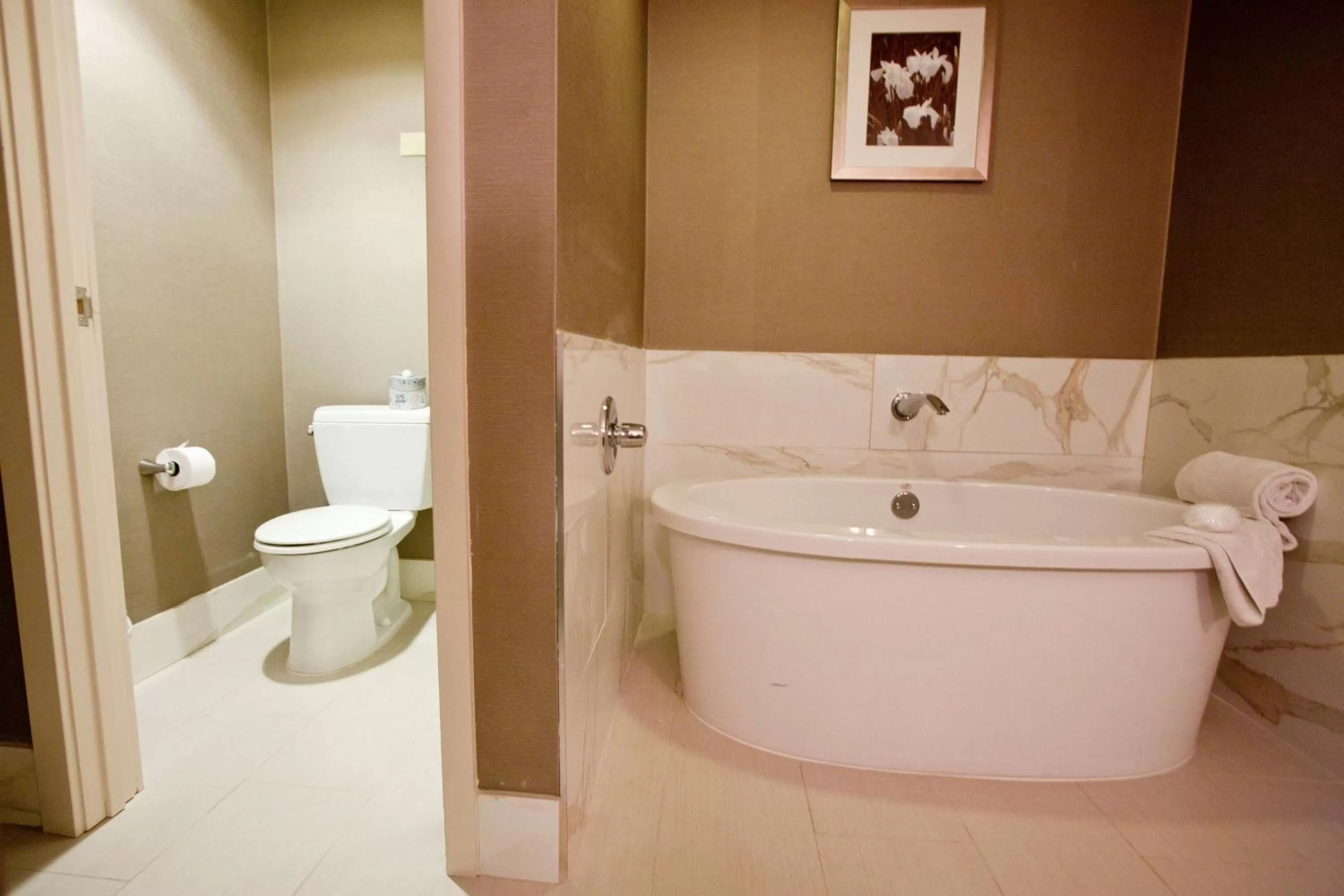 Bathroom in Midland Plaza Hotel