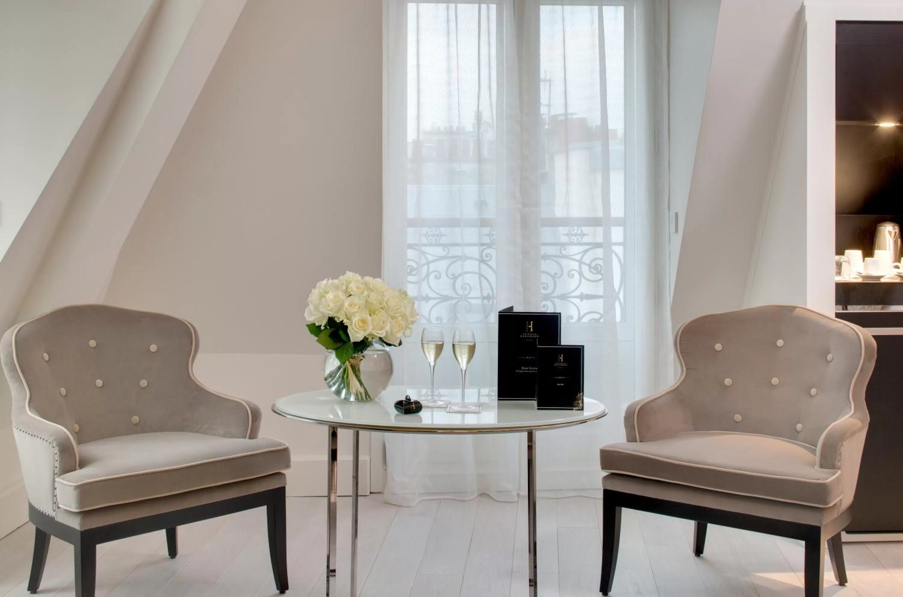 Living room in La Villa Haussmann