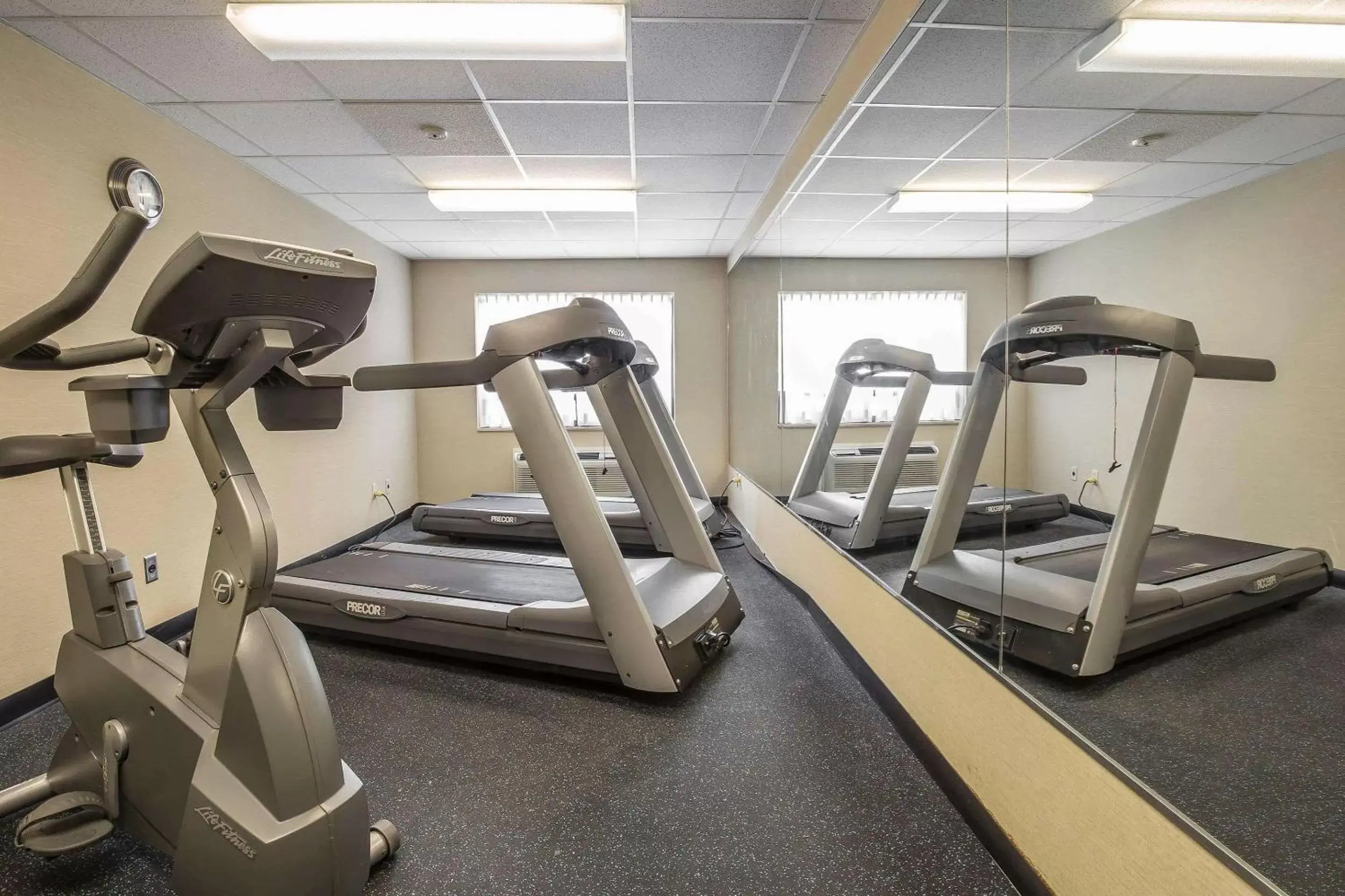 Fitness centre/facilities, Fitness Center/Facilities in Comfort Inn Pickering