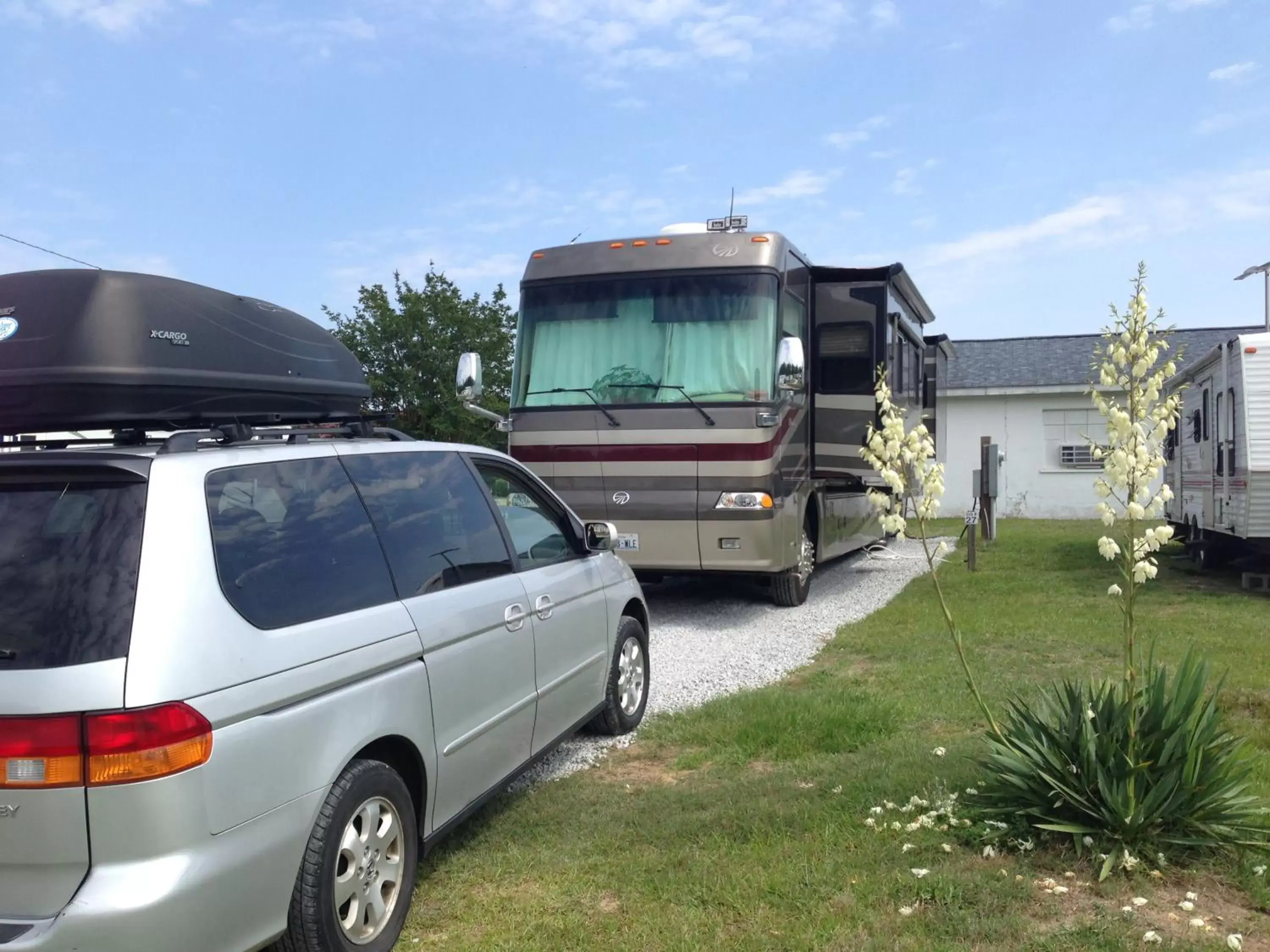 Parking, Property Building in Four Oaks Lodging