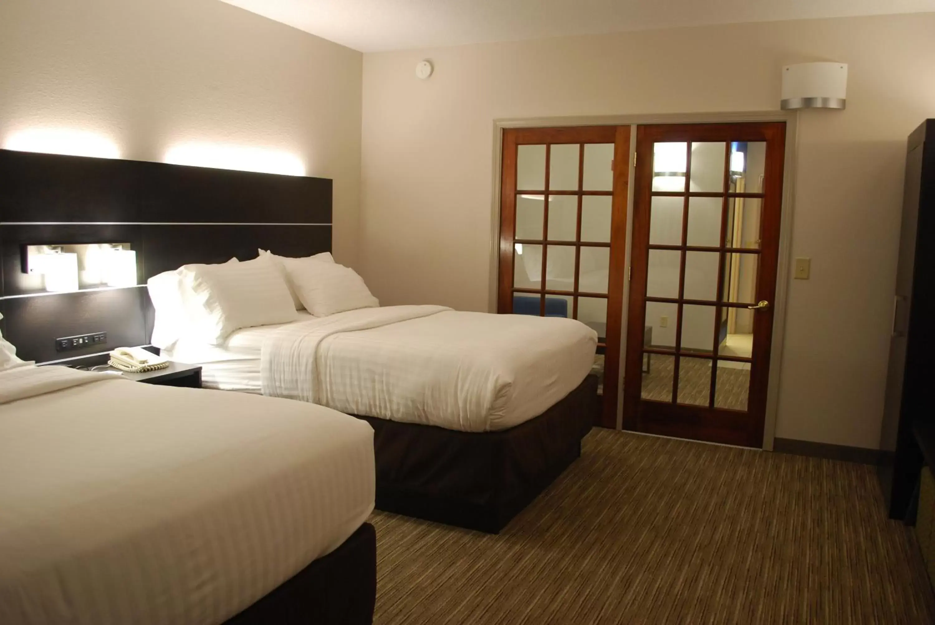 Photo of the whole room, Bed in Holiday Inn Express Hotel & Suites Kingsport-Meadowview I-26, an IHG Hotel