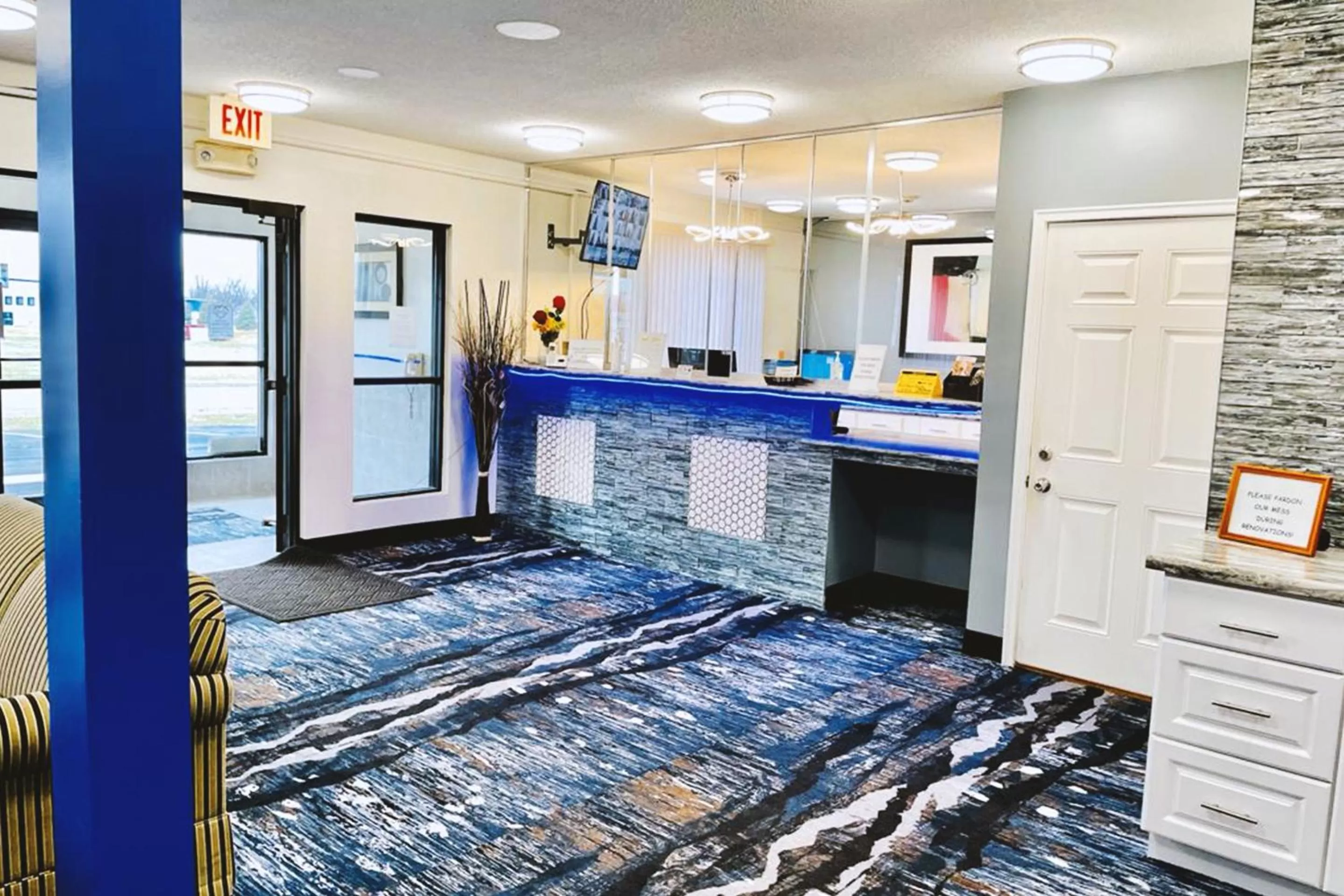 Lobby or reception in Coratel Inn & Suites by Jasper Northfield