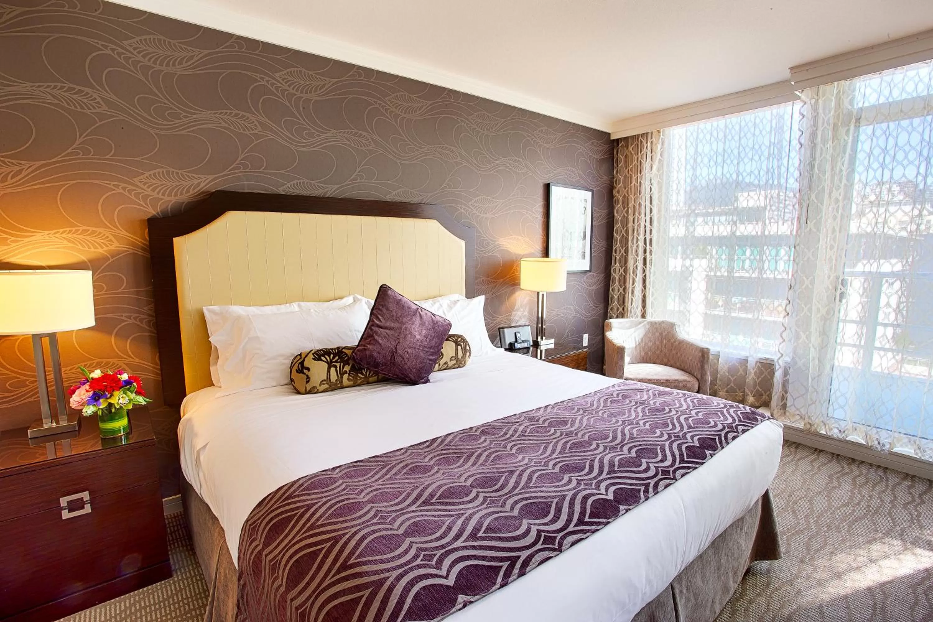 Bedroom, Bed in Pinnacle Hotel at the Pier