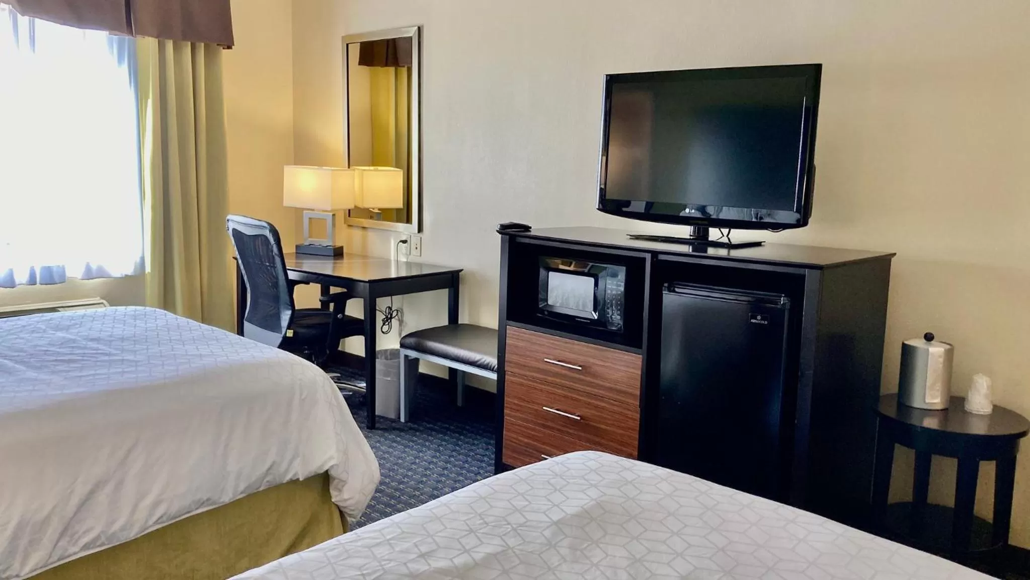 Photo of the whole room, Bed in Holiday Inn Express Hotel & Suites Edmond by IHG