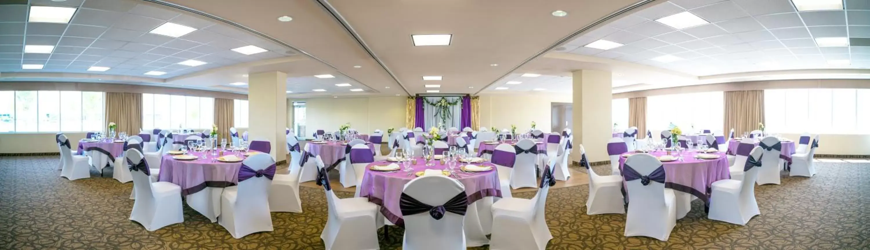 Banquet Facilities in Acclaim Hotel by CLIQUE