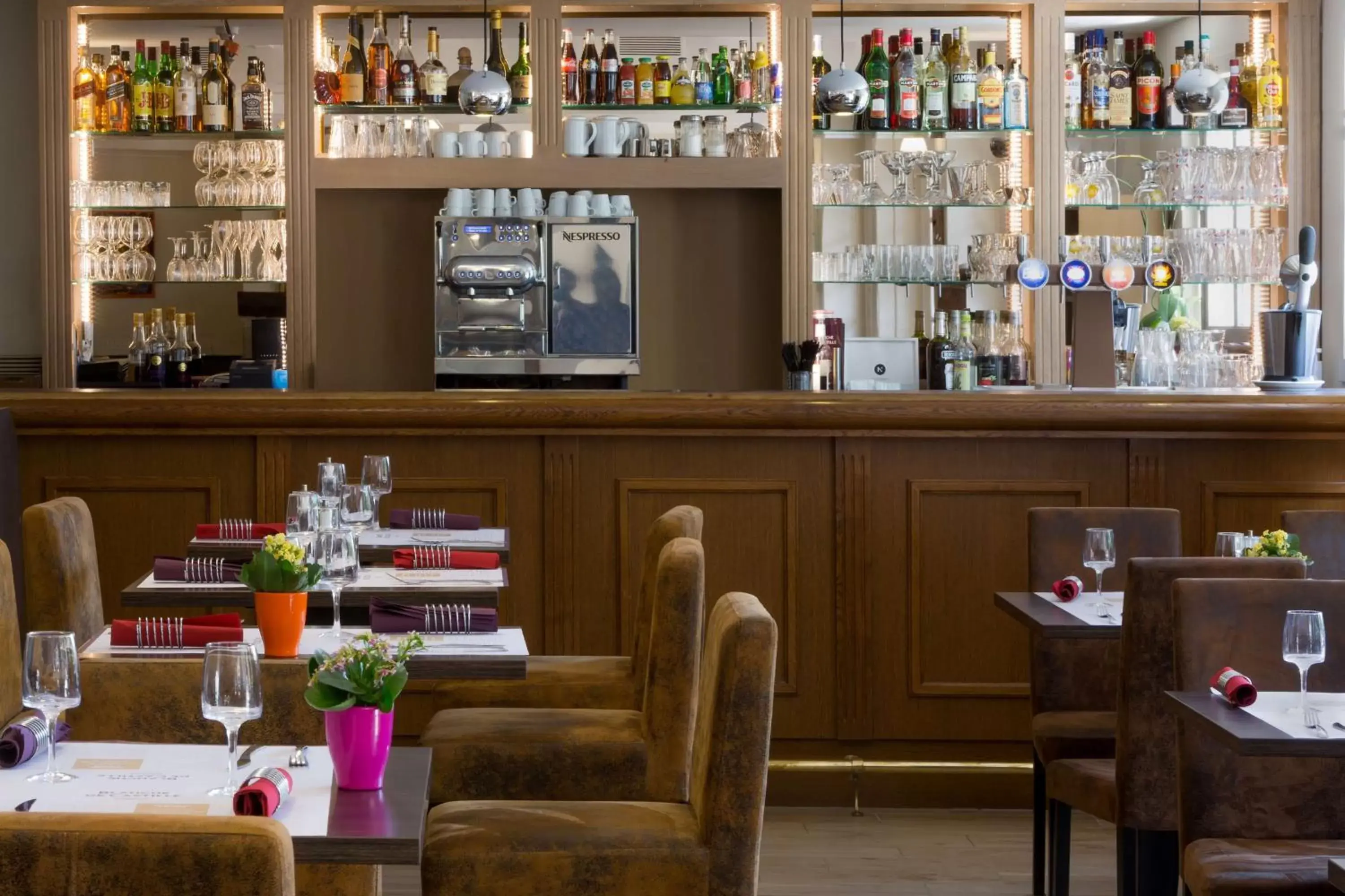 Restaurant/places to eat, Lounge/Bar in Best Western Blanche De Castille Dourdan