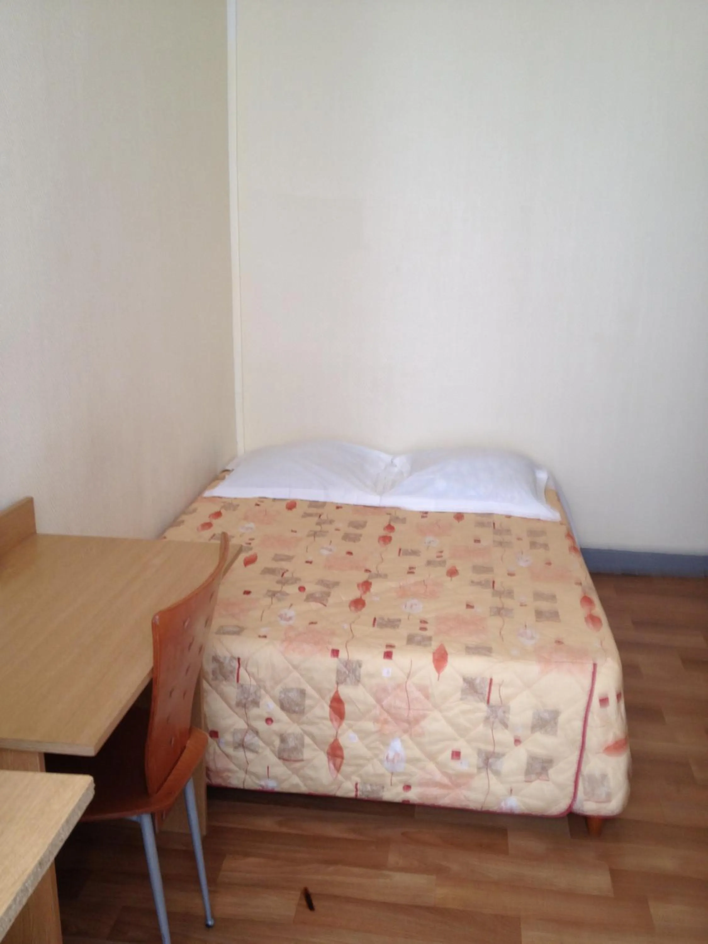 Photo of the whole room in Au Royal Mad