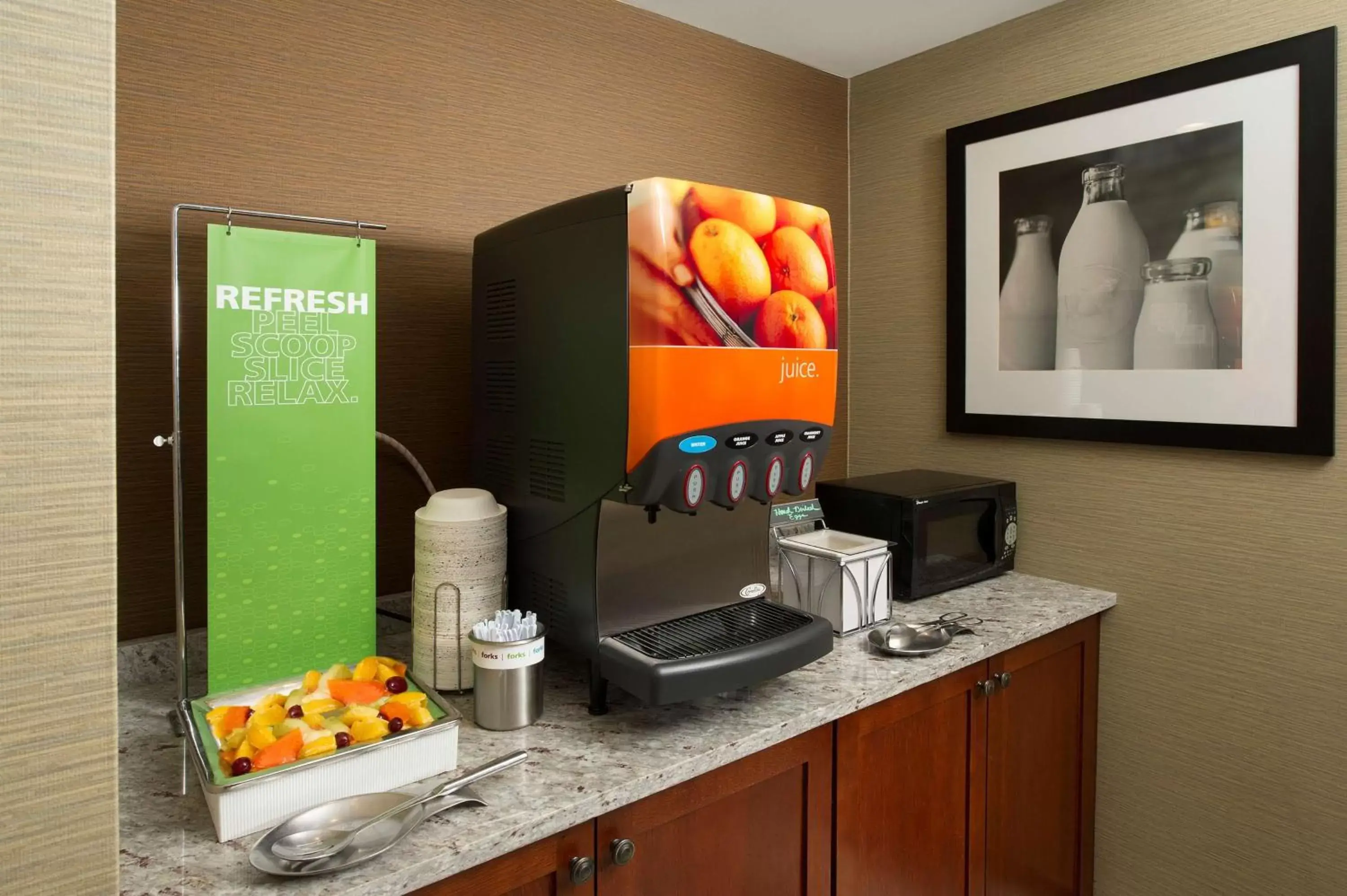 Breakfast in Hampton Inn & Suites Syracuse/Carrier Circle