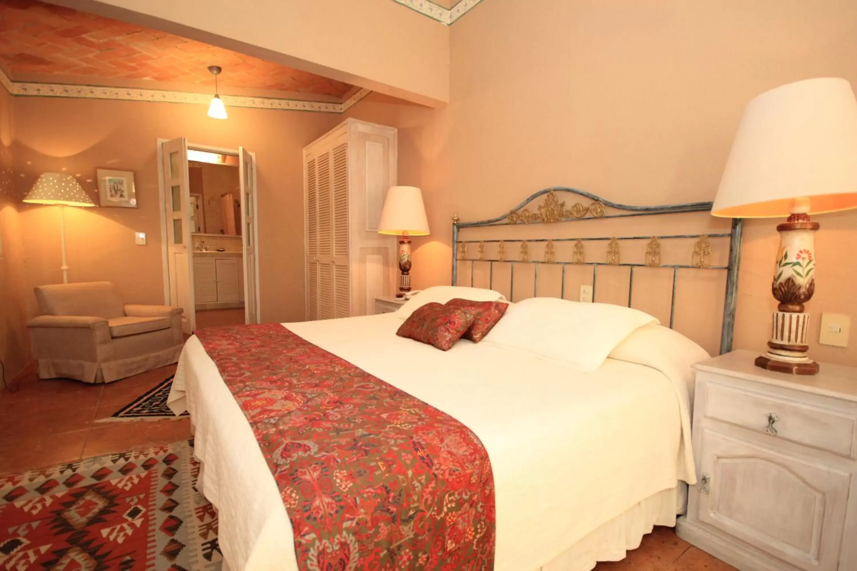Photo of the whole room, Bed in Villa Mirasol