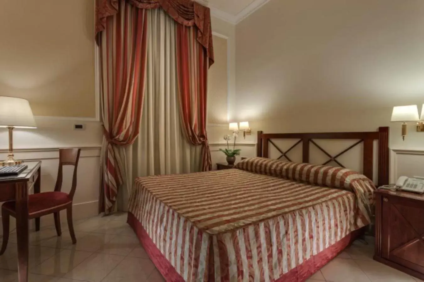 Photo of the whole room, Bed in Residenza Paolo VI