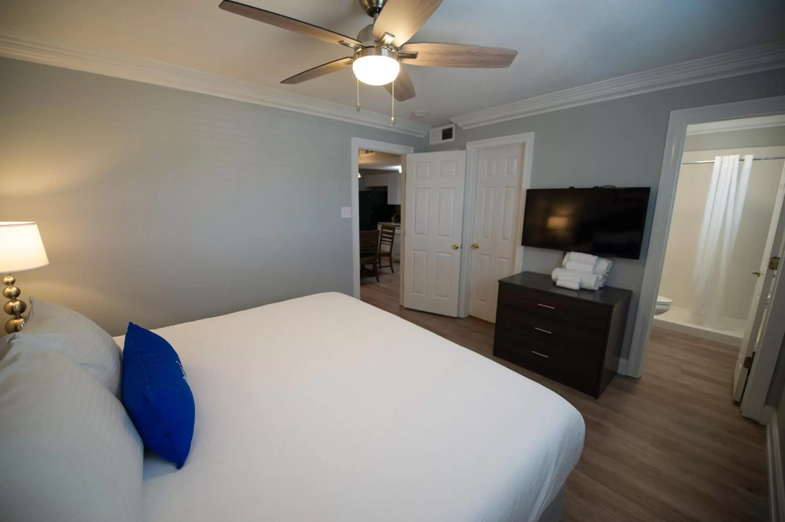 TV and multimedia, Bed in Frenchmen Orleans at 519, Ascend Hotel Collection