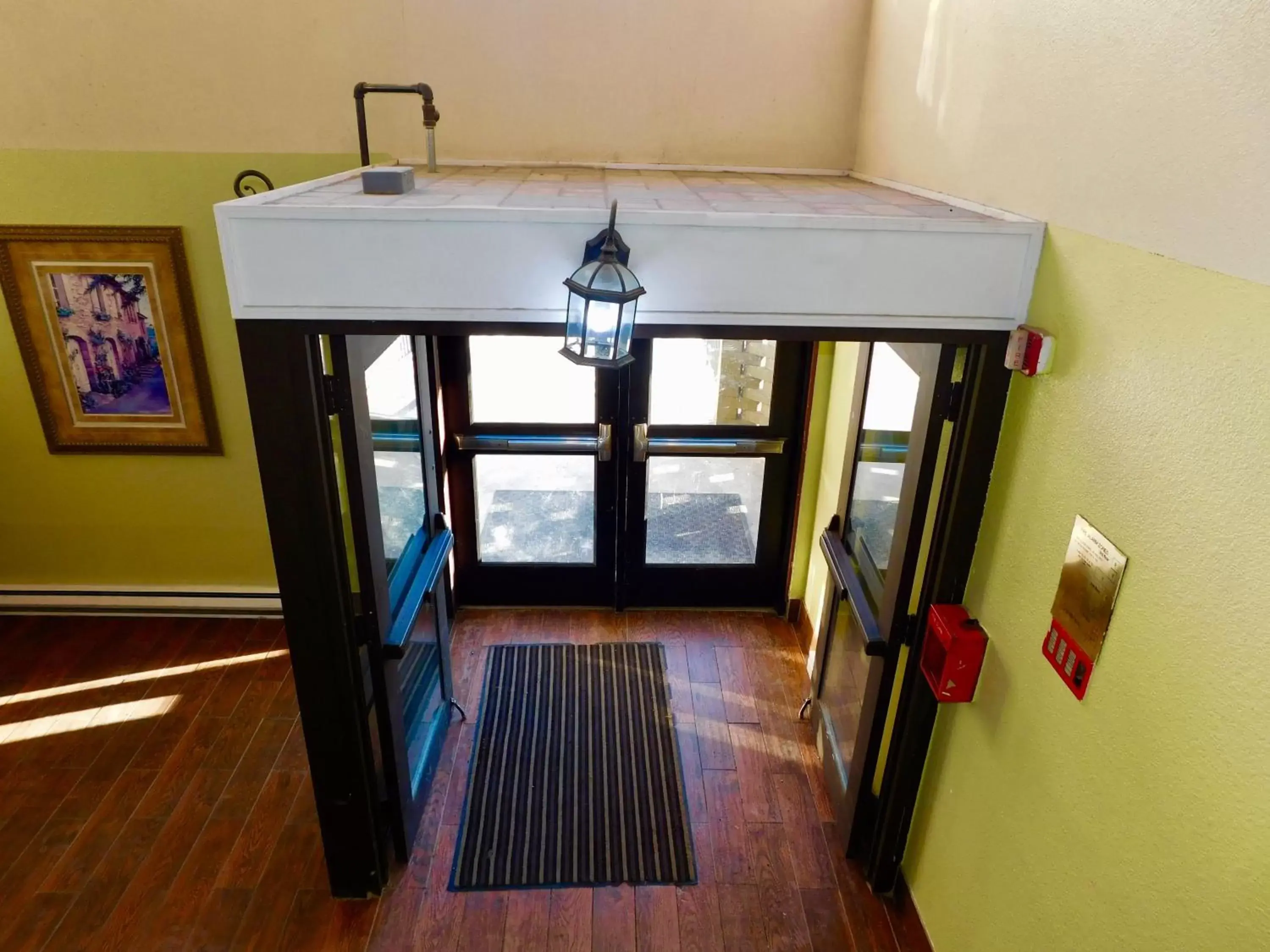 Facade/entrance, Bed in Americas Best Value Inn & Suites Anchorage Airport Facade/entrance, Bed in Americas Best Value Inn & Suites Anchorage Airport