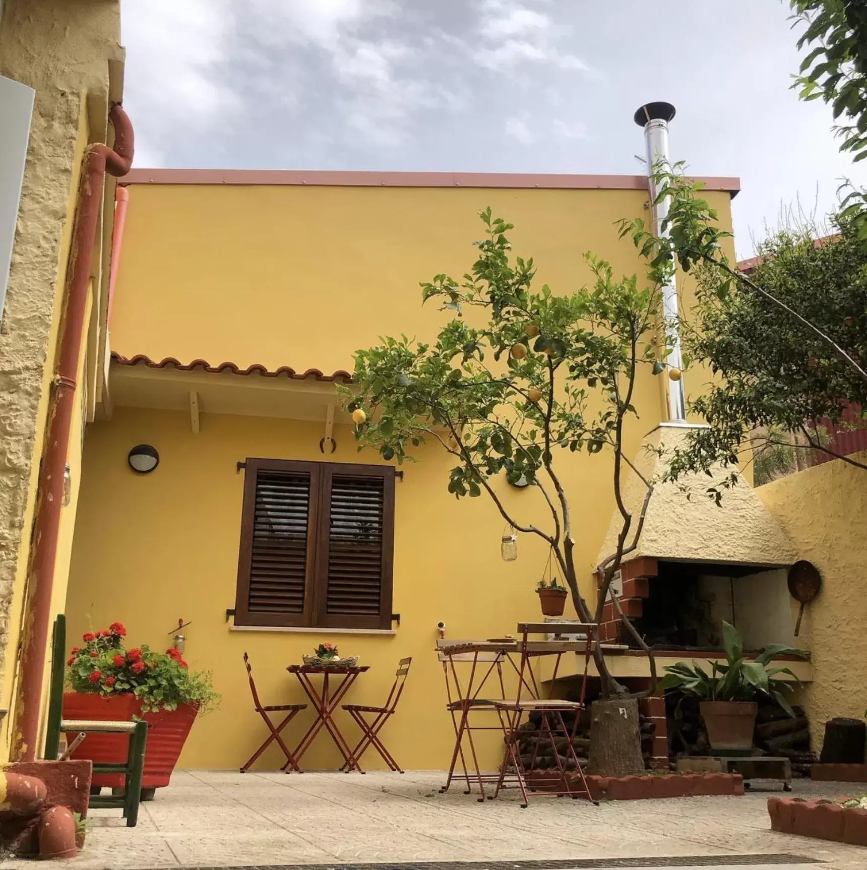 Inner courtyard view in B&B Babay