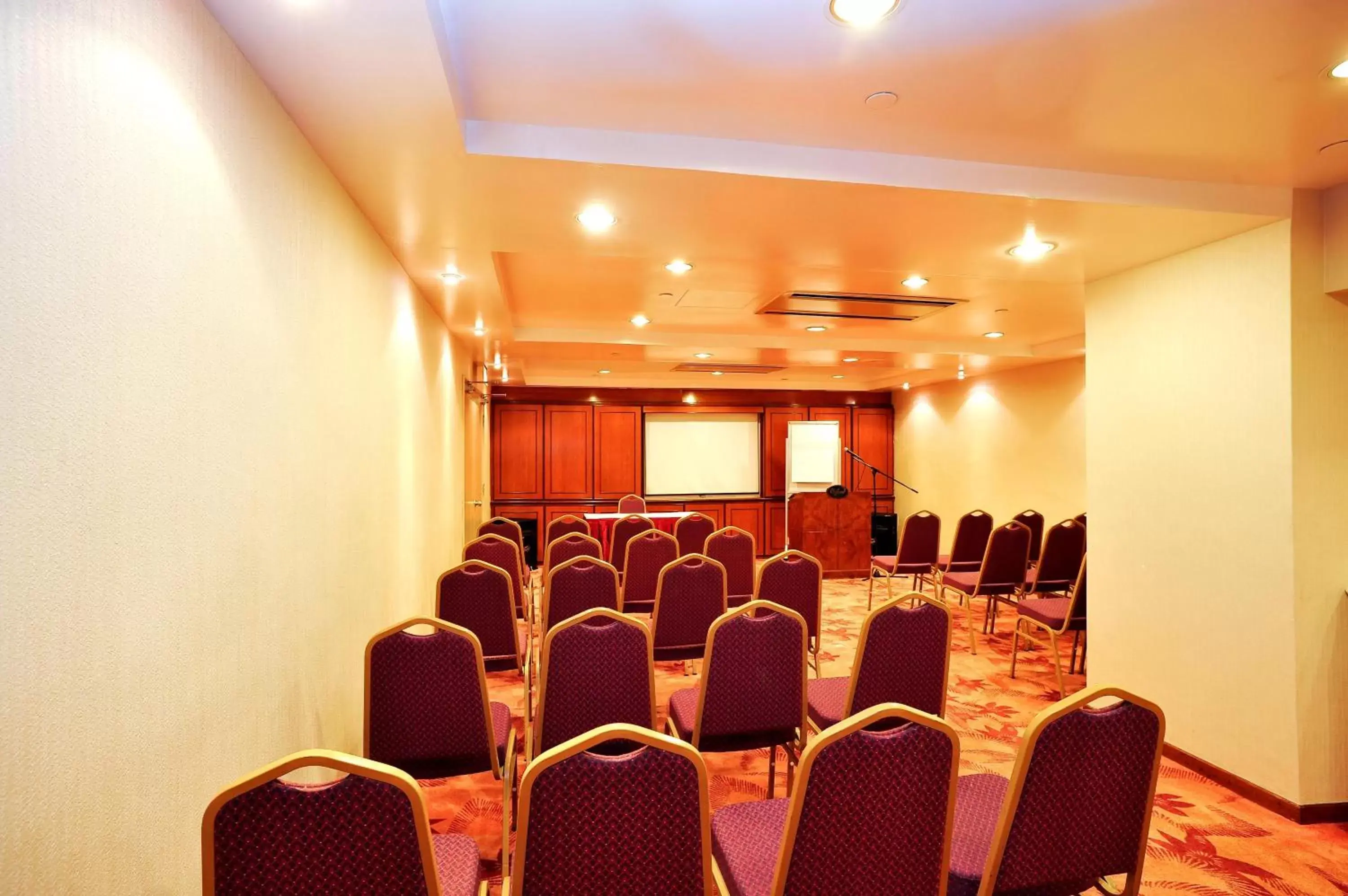 Business facilities in Oxford Hotel