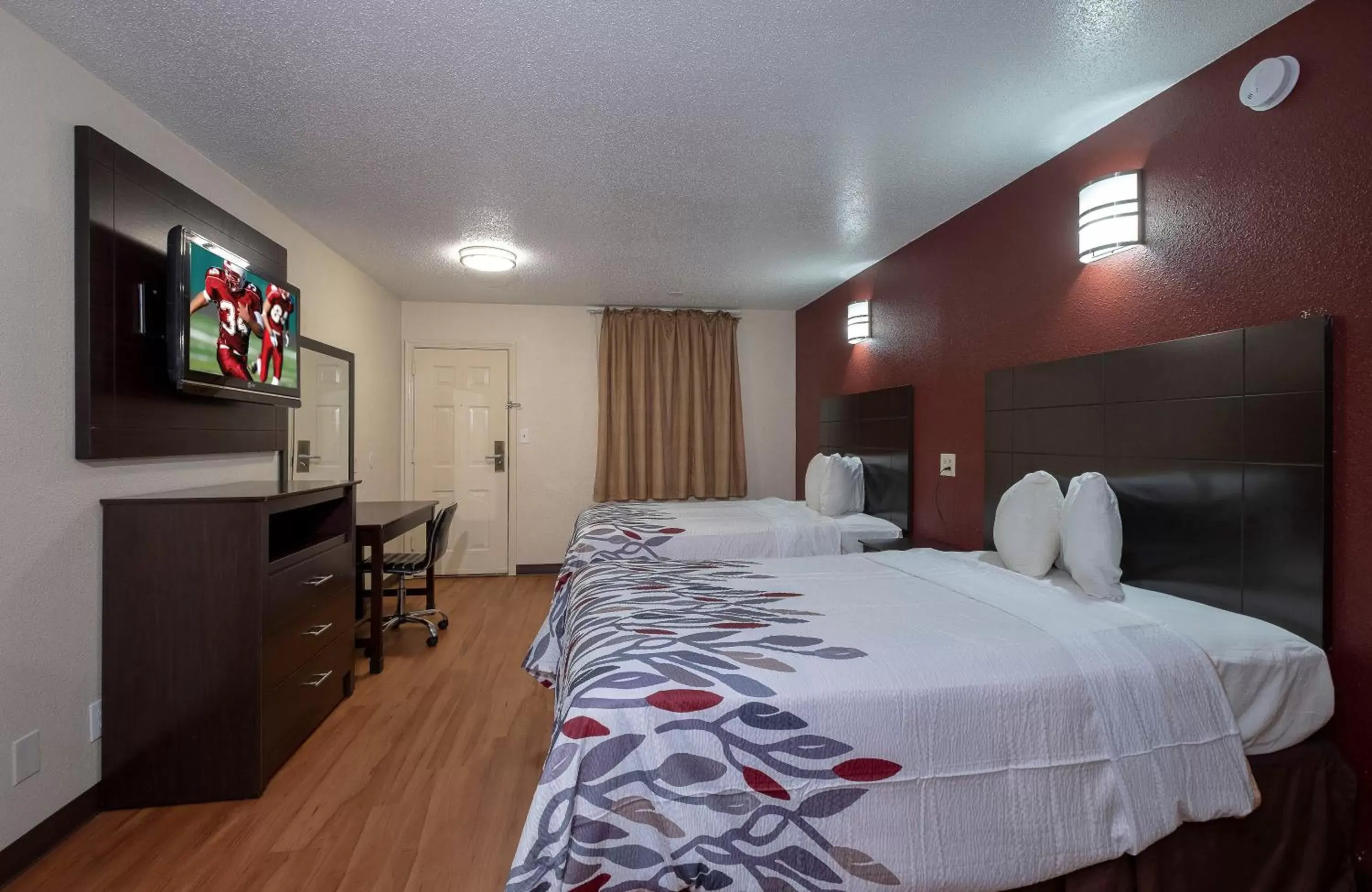 Photo of the whole room, Bed in Red Roof Inn Morgan City