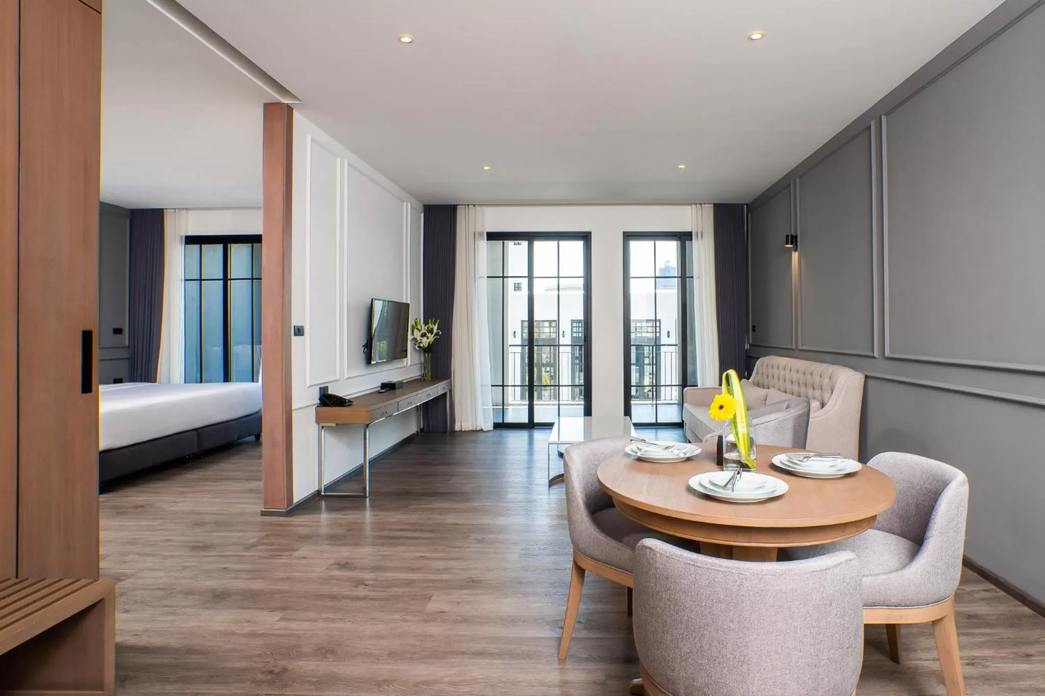 Dining area, Bed in One Patio Hotel Pattaya - SHA Extra Plus