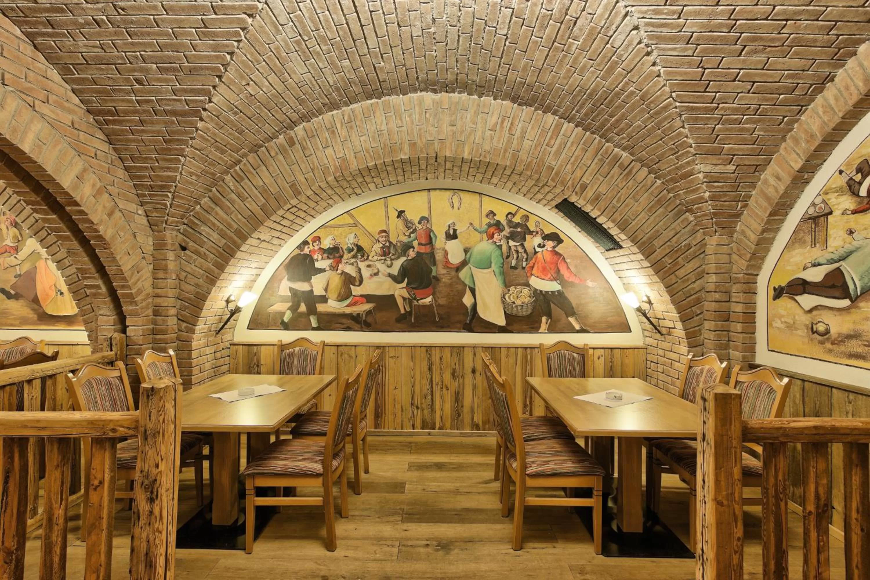 Restaurant/places to eat in Mercure Sighisoara Binderbubi Hotel & Spa