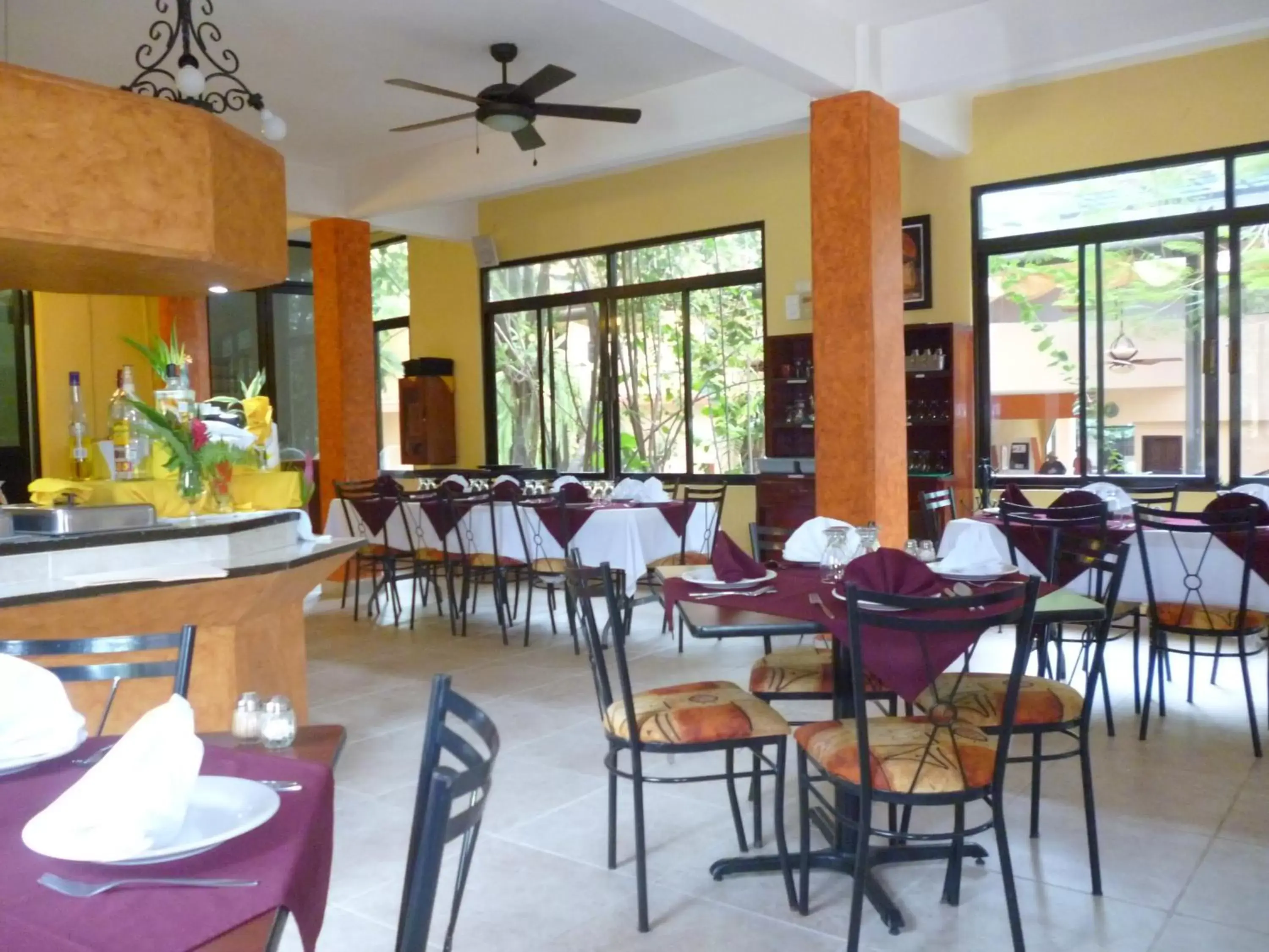 Restaurant/Places to Eat in Hotel Maya Tulipanes Palenque