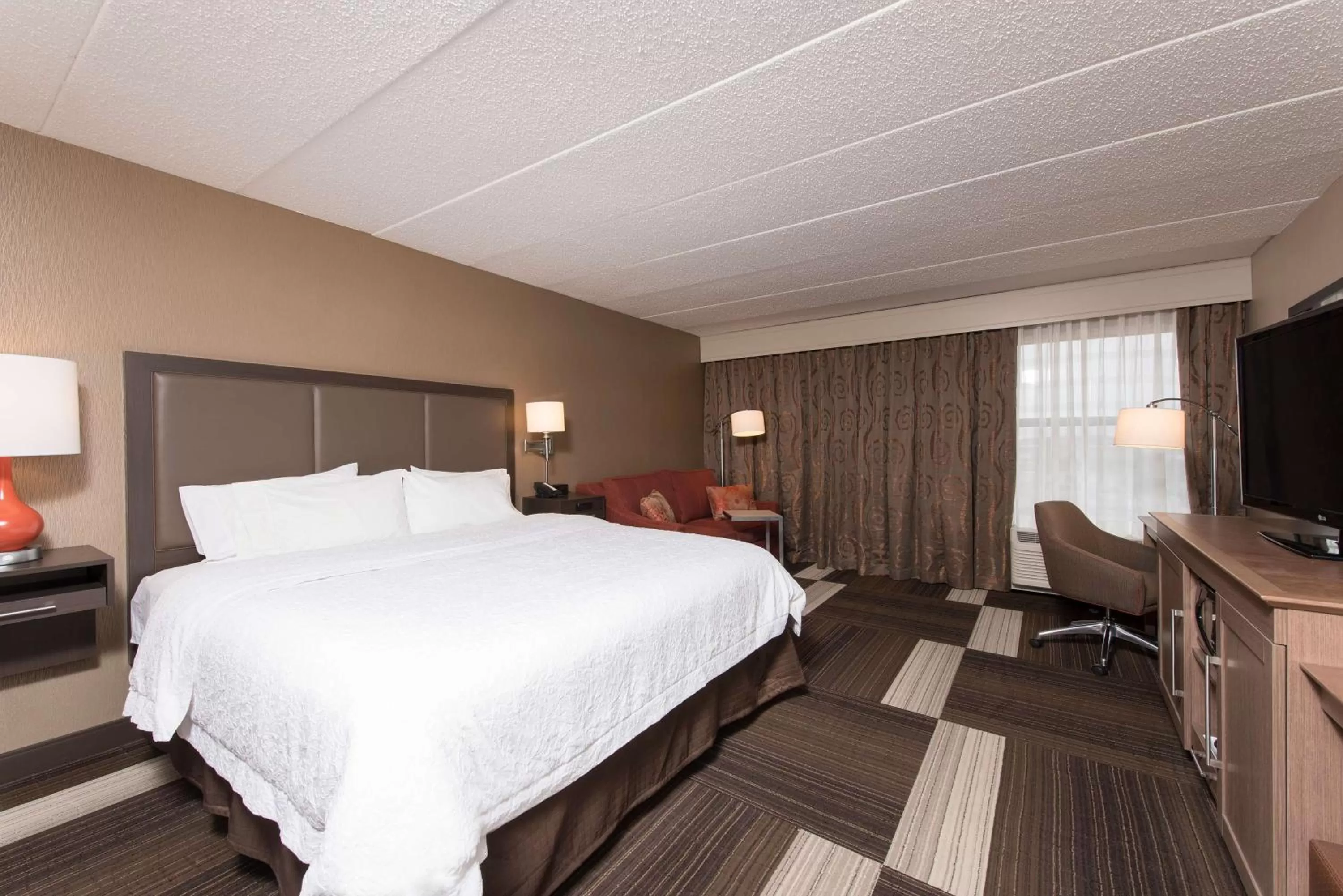Bedroom, Bed in Hampton Inn Columbus/Taylorsville