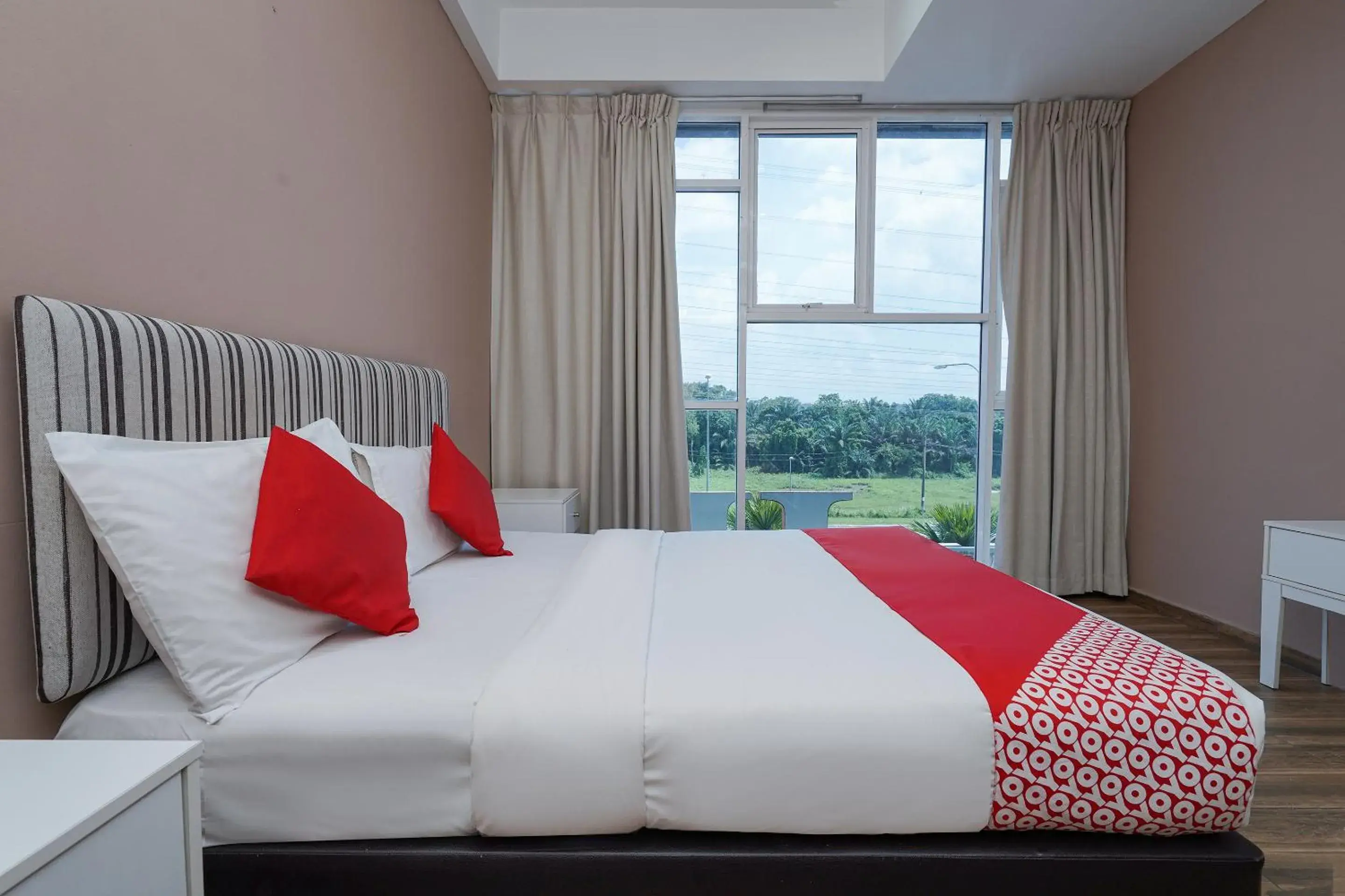 Photo of the whole room, Bed in OYO 90100 Bangi Gateway Hotel
