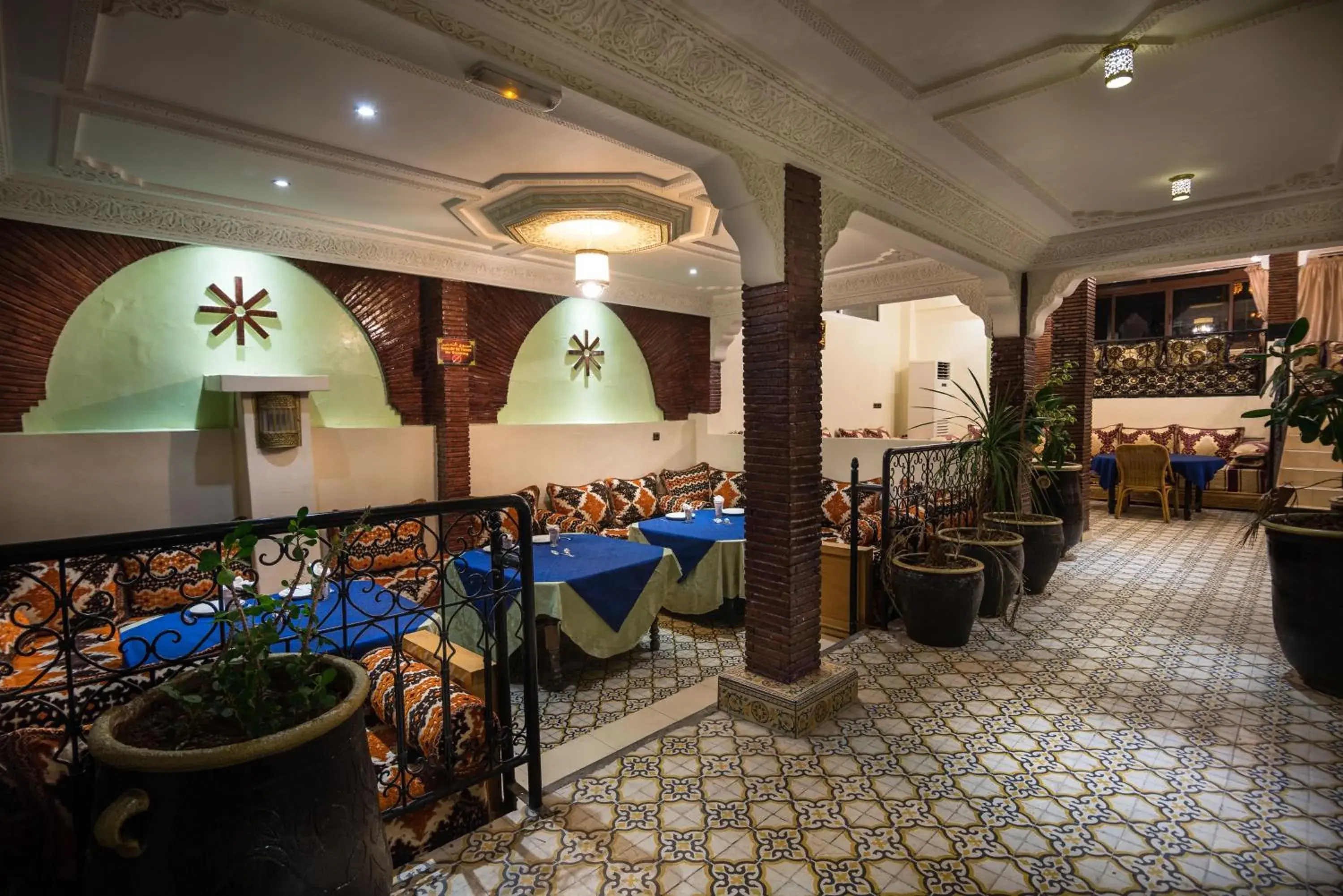 Restaurant/Places to Eat in Riad Omar