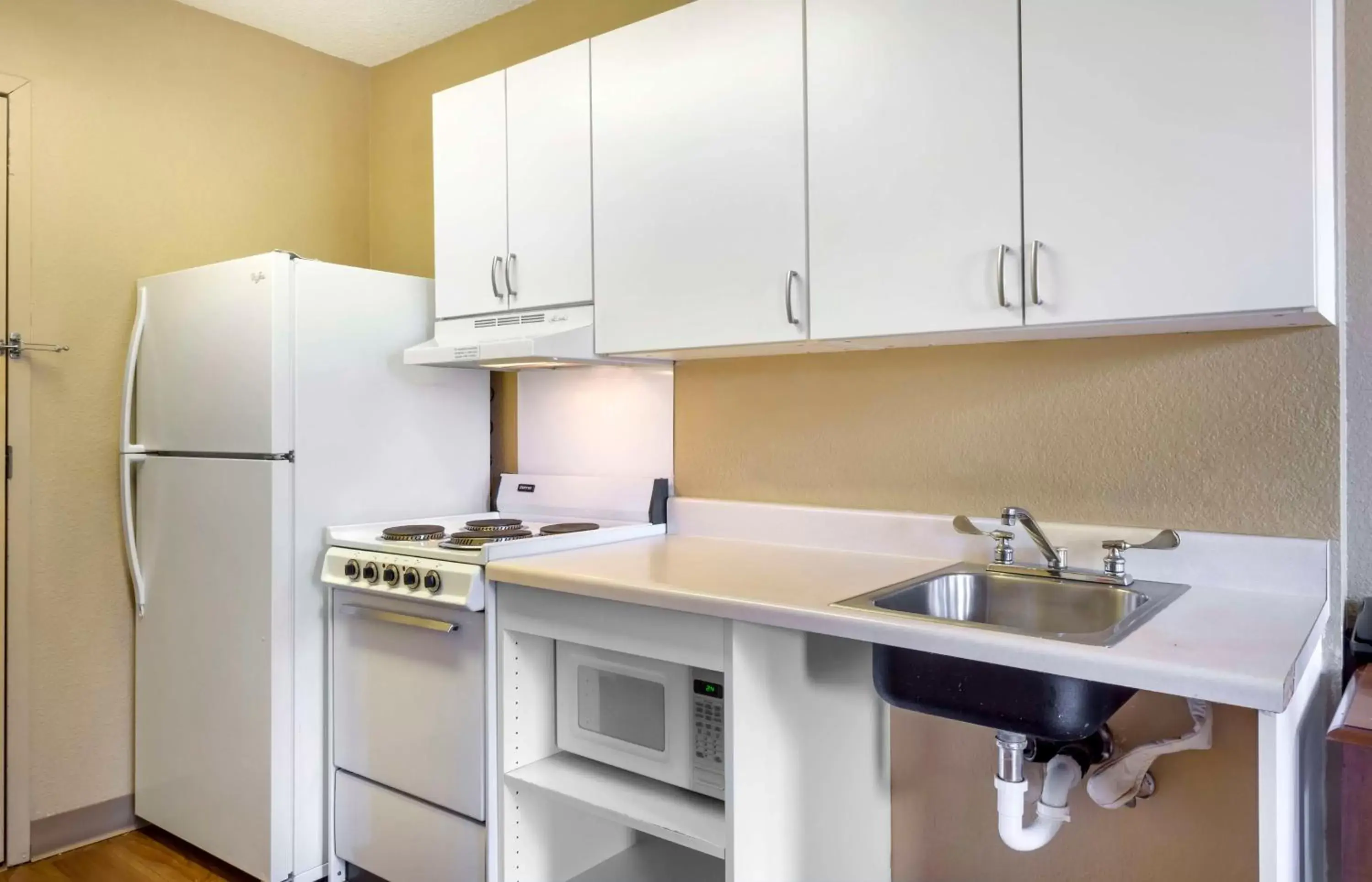 Bedroom, Kitchen/Kitchenette in Extended Stay America Suites - Seattle - Everett - Silverlake