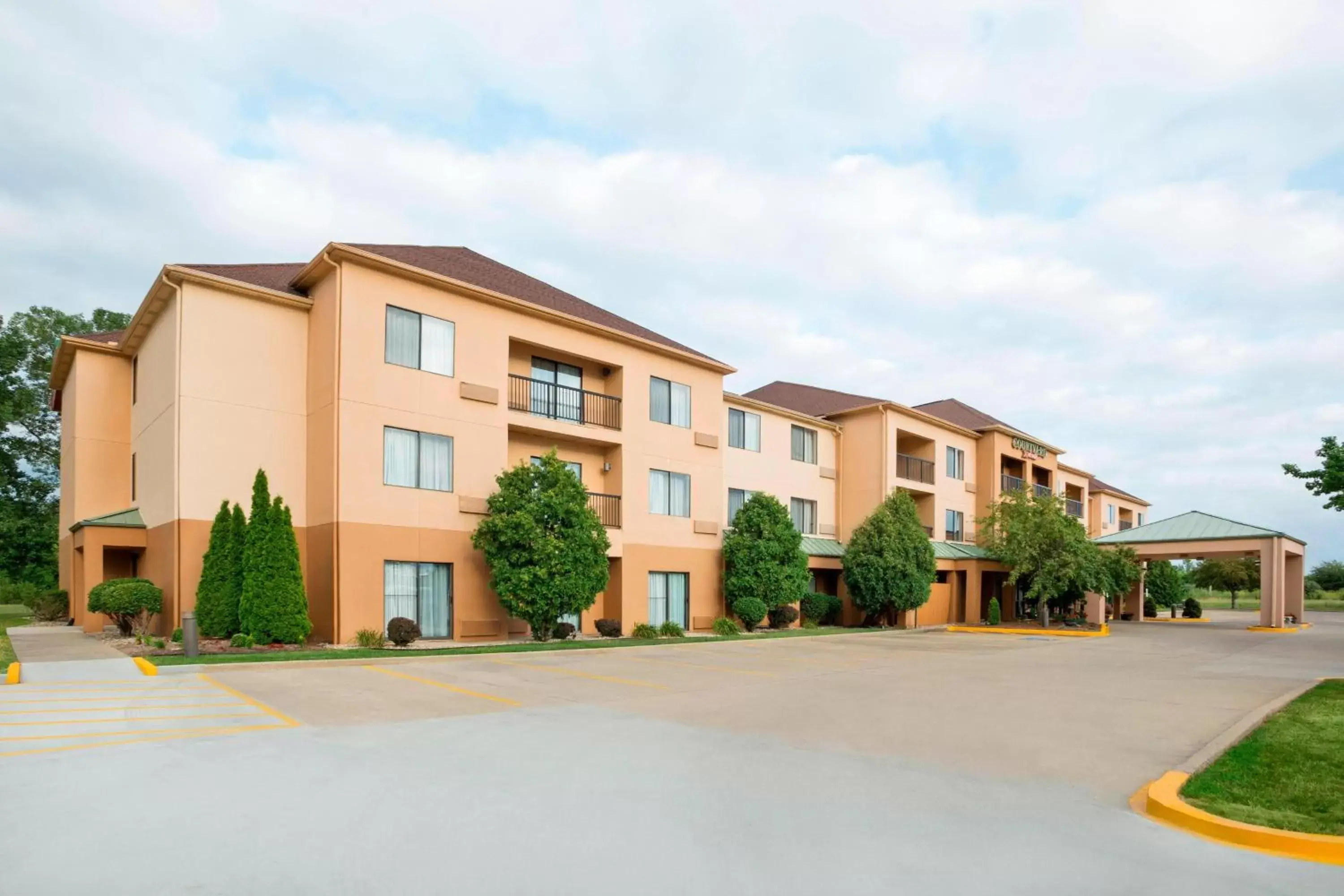 Property Building in Courtyard by Marriott Springfield