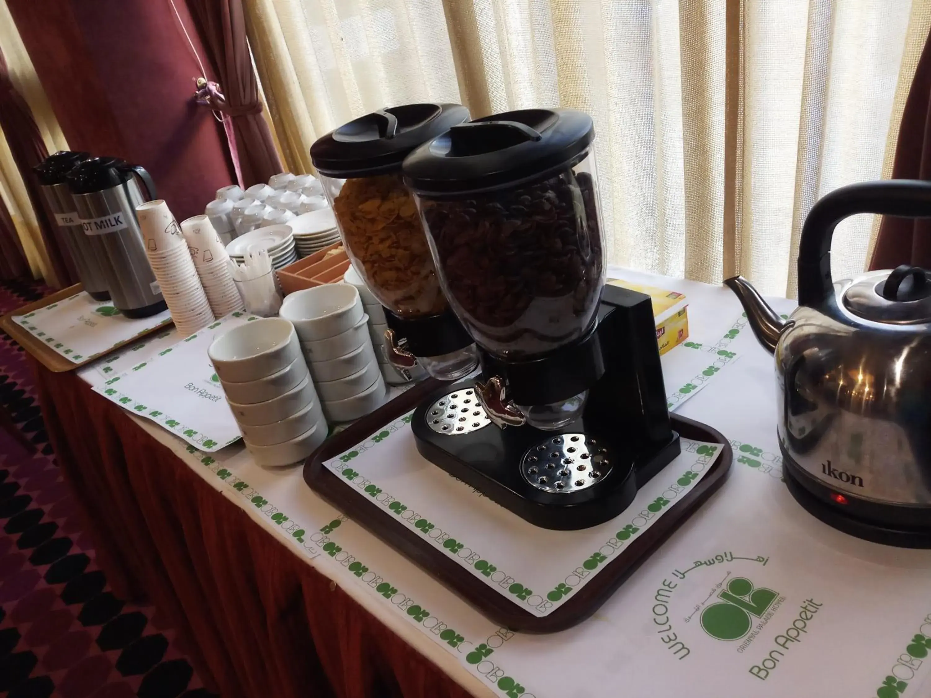 Coffee/tea facilities in Oriental Palace Hotel