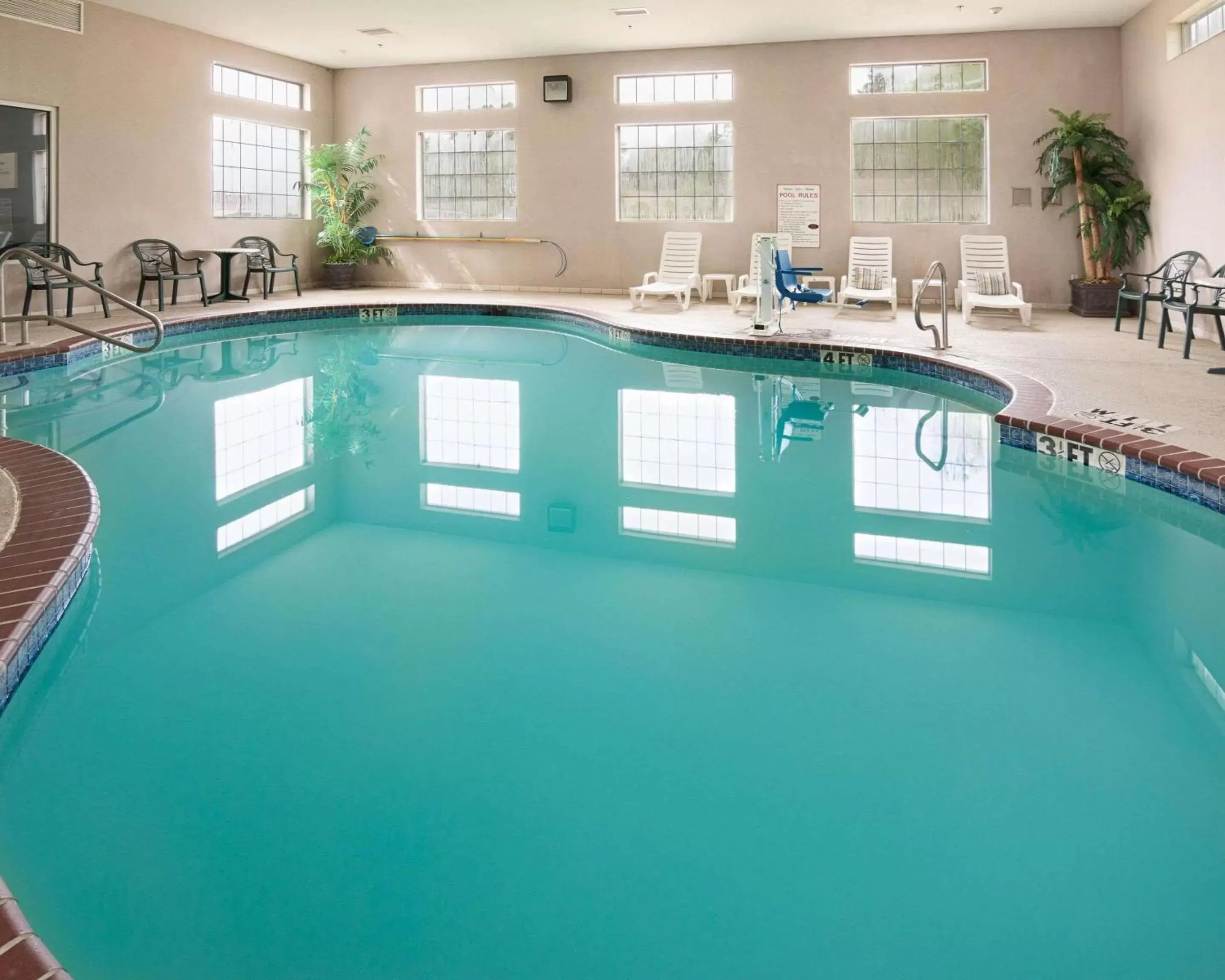 On site, Swimming Pool in Comfort Suites Texarkana