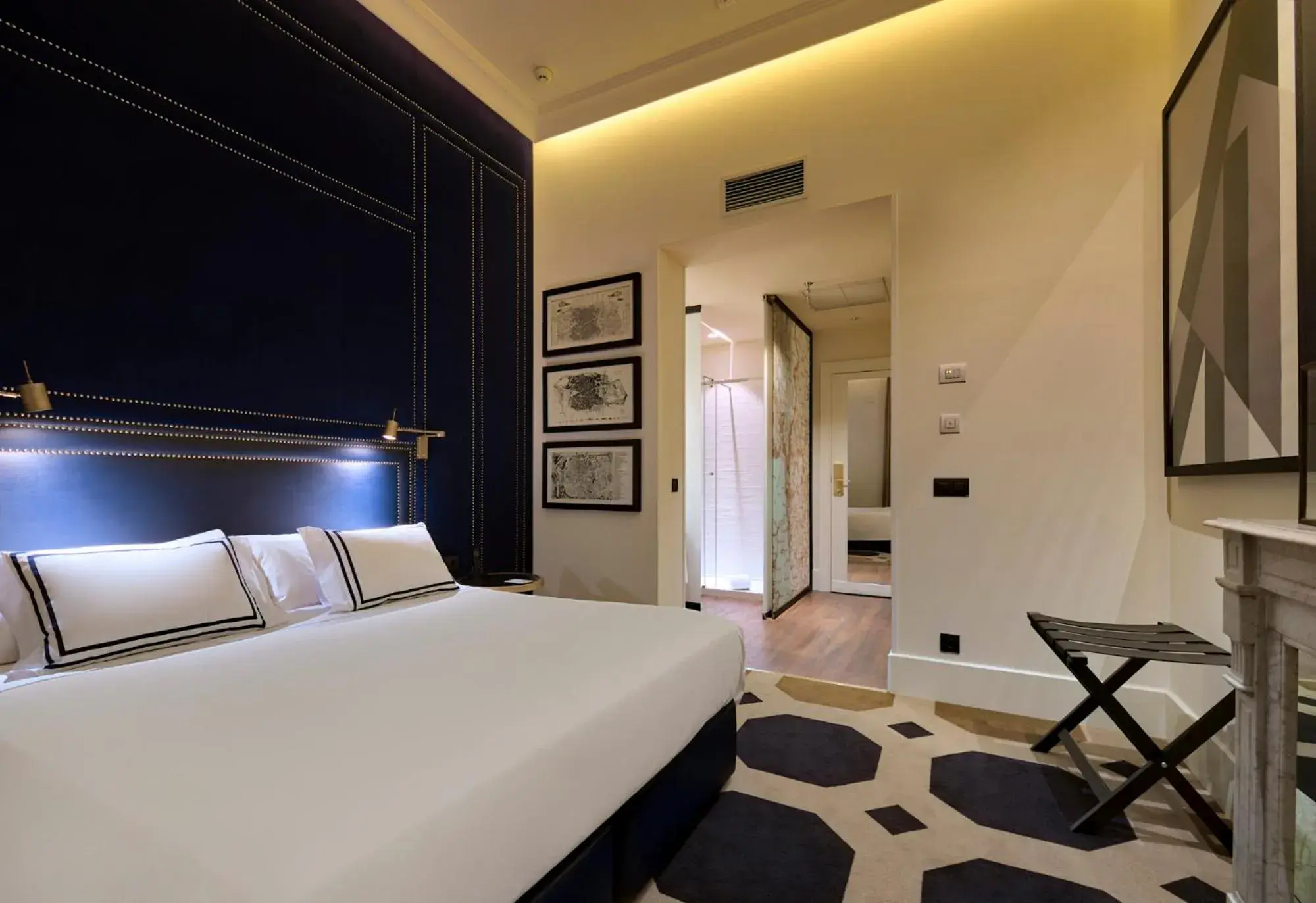 Photo of the whole room, Bed in Only YOU Boutique Hotel Madrid