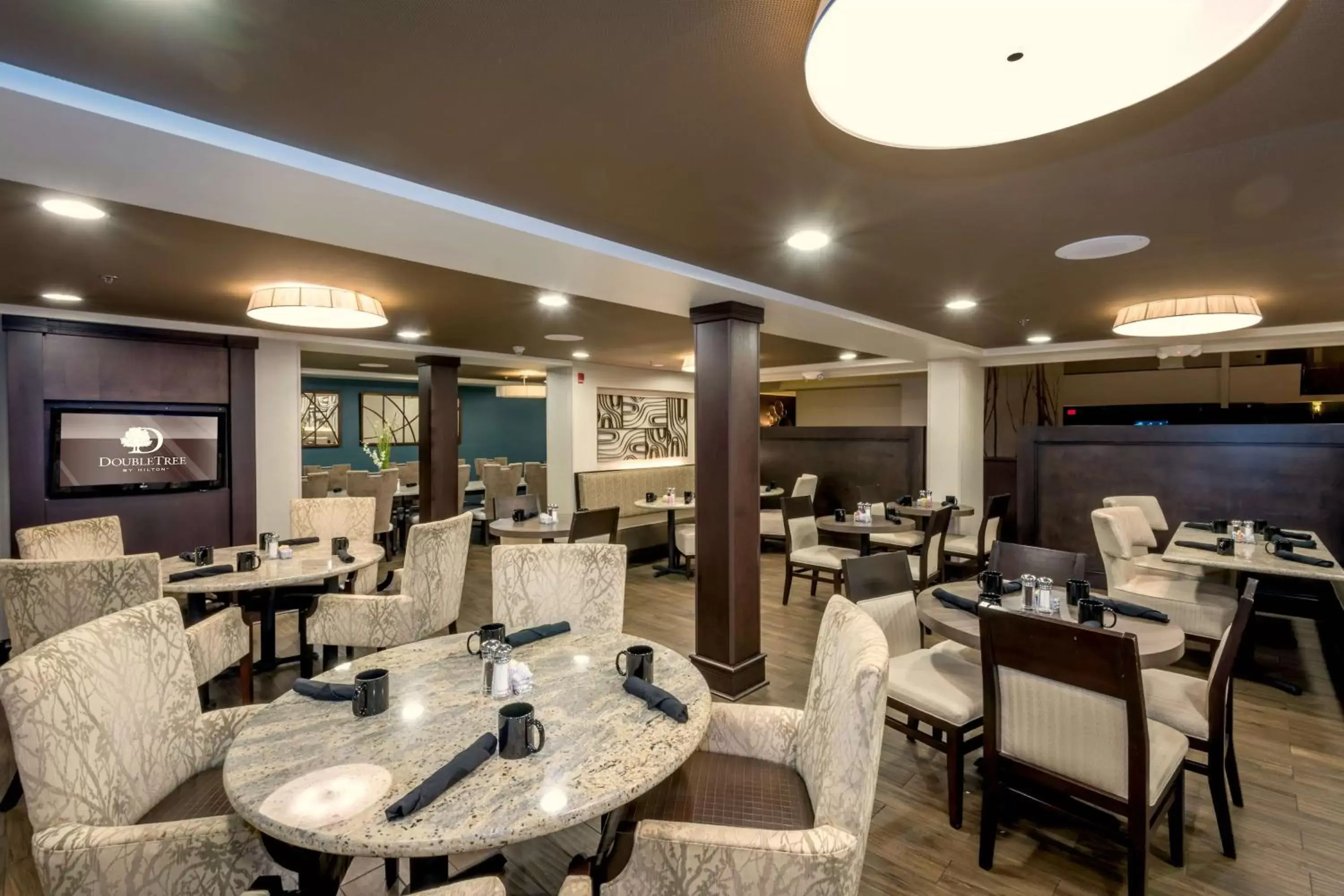Restaurant/Places to Eat in DoubleTree by Hilton Montgomery Downtown