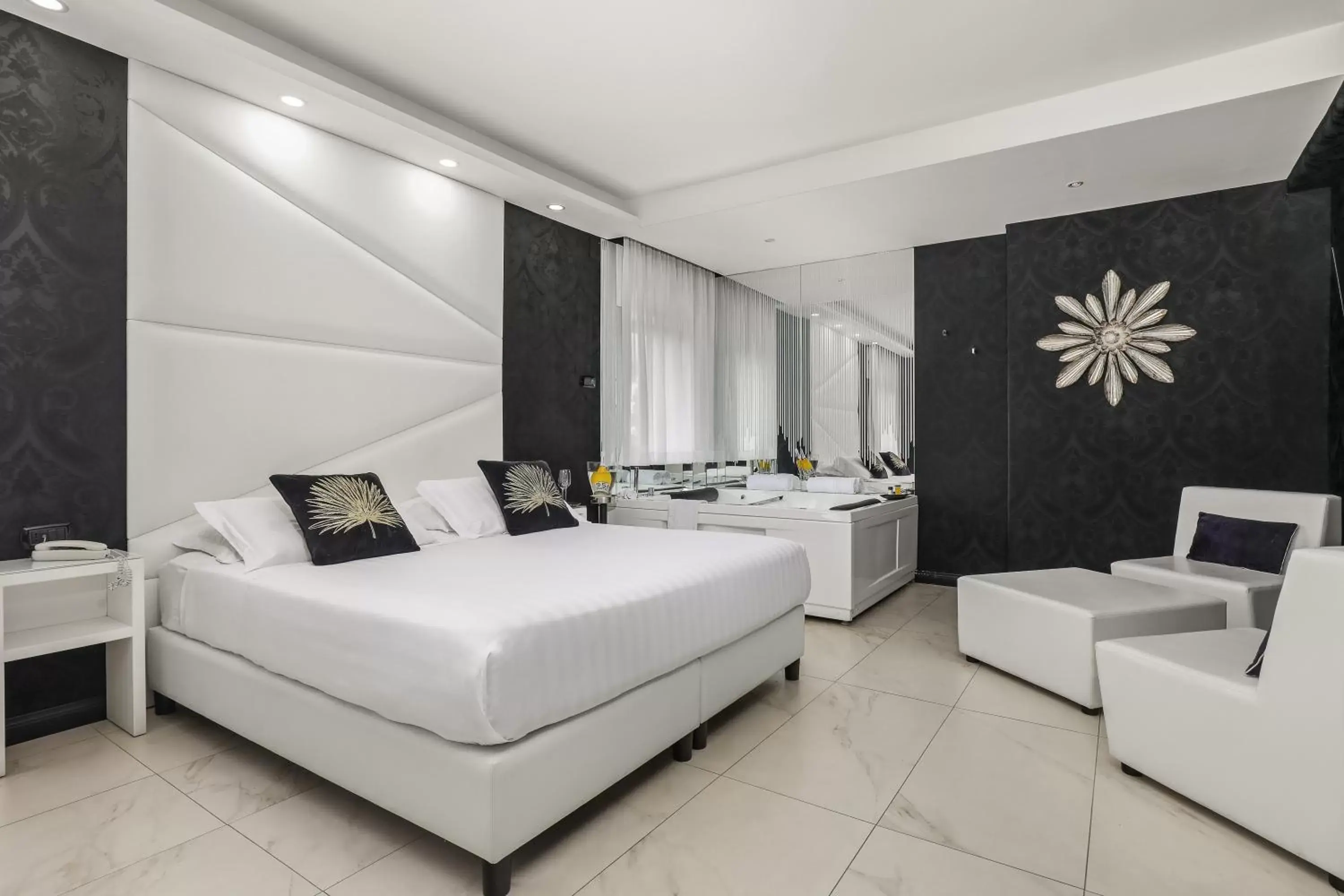 Bed in Reggia Suite Spa Hotel