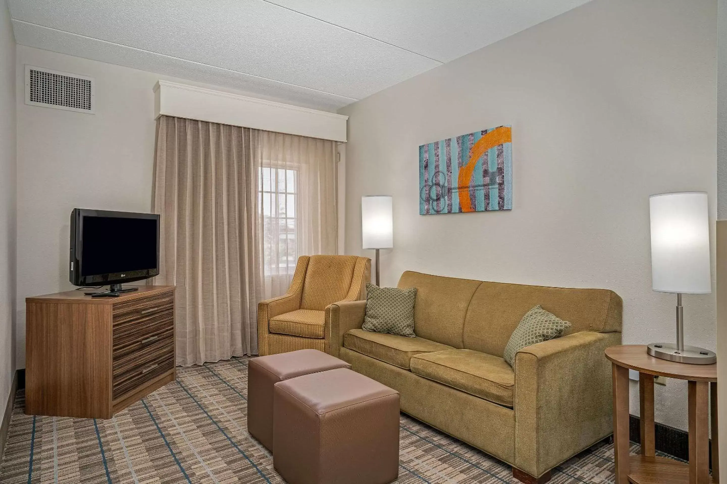 Photo of the whole room, Seating Area in MainStay Suites Wilmington