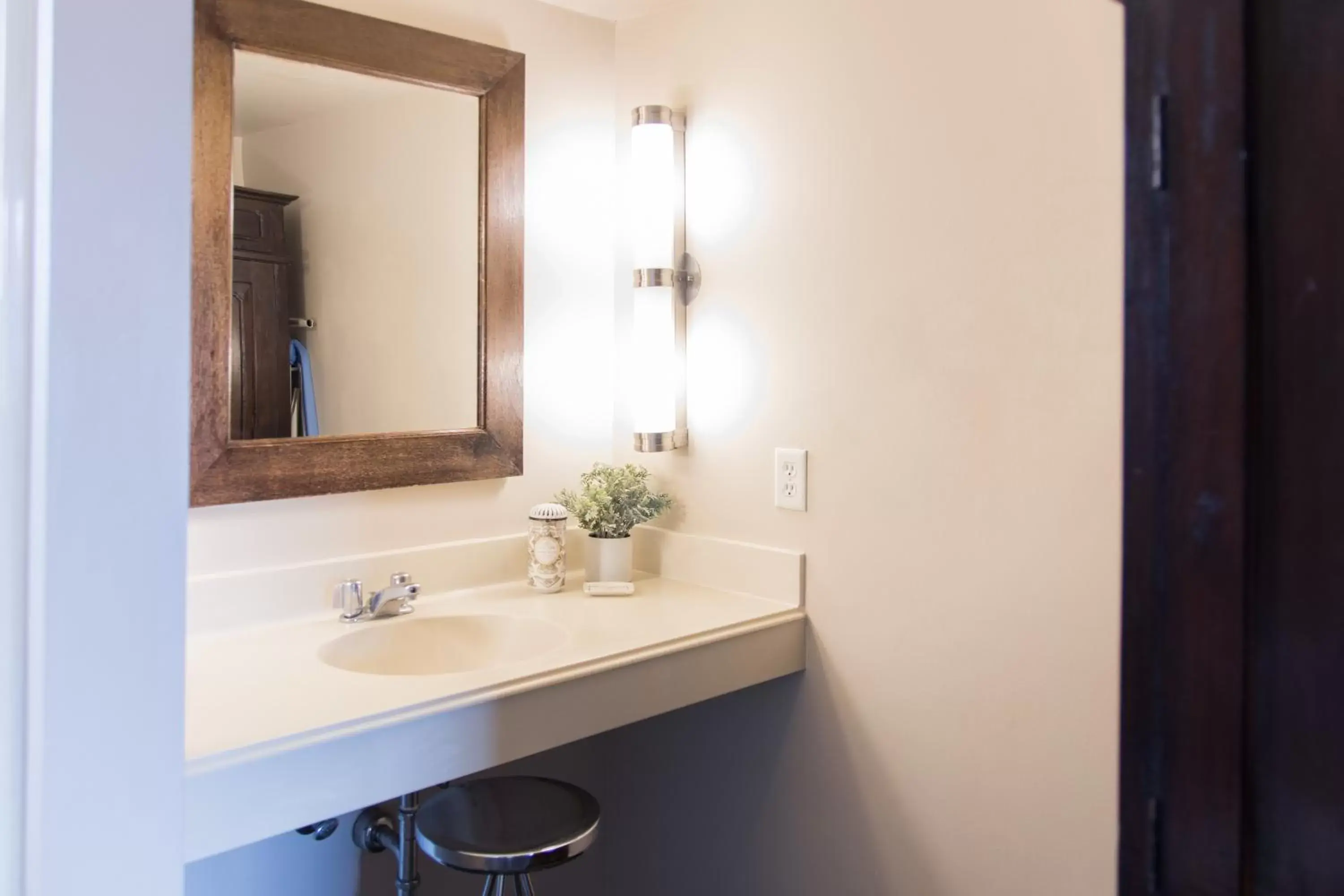 Bathroom in Vineyard Court Designer Suites Hotel