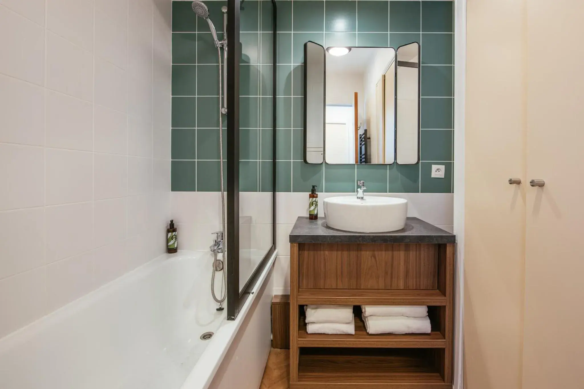 Toilet, Bathroom in Adagio Paris Buttes Chaumont Aparthotel