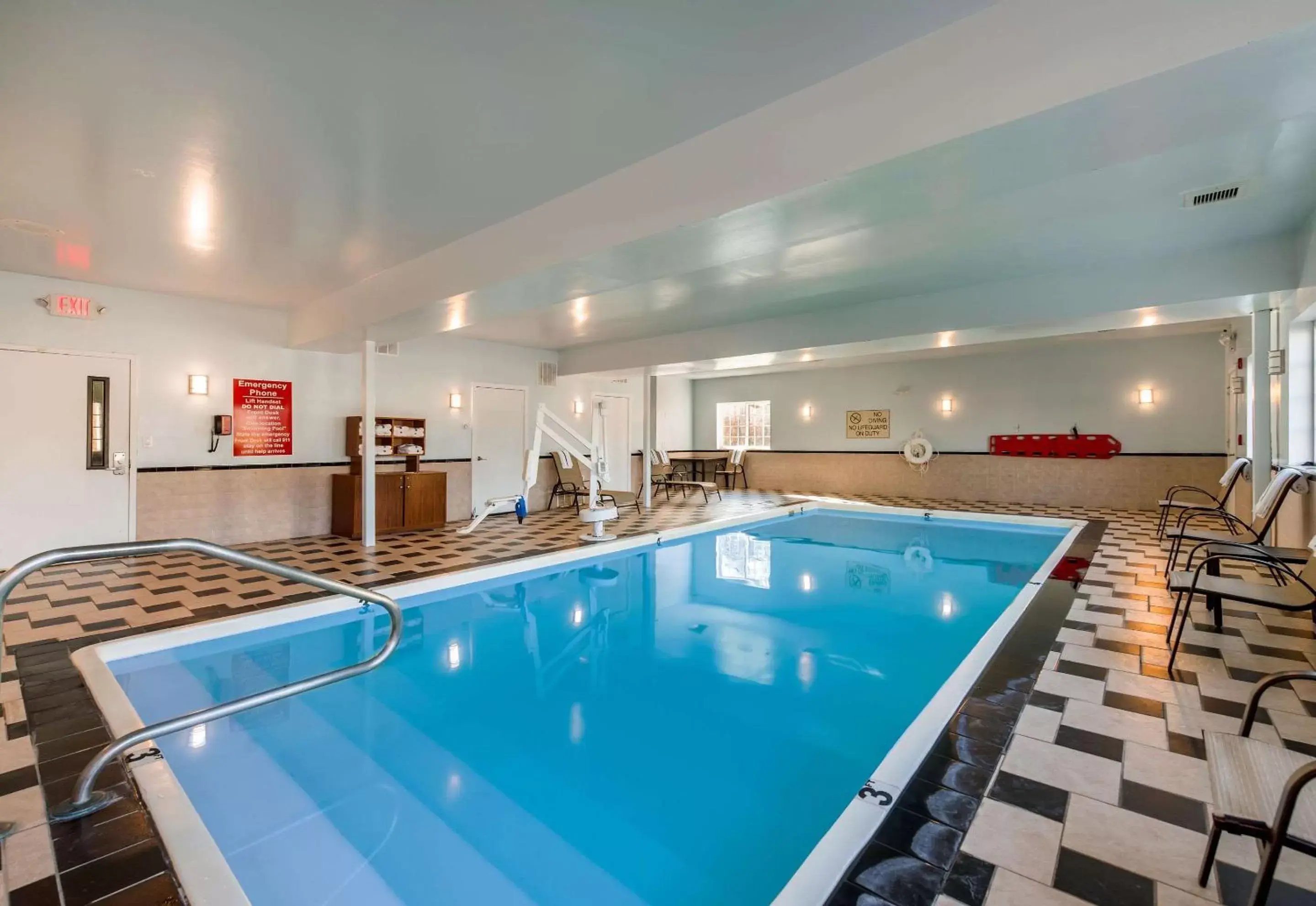 On site, Swimming Pool in Comfort Suites Atlantic City North